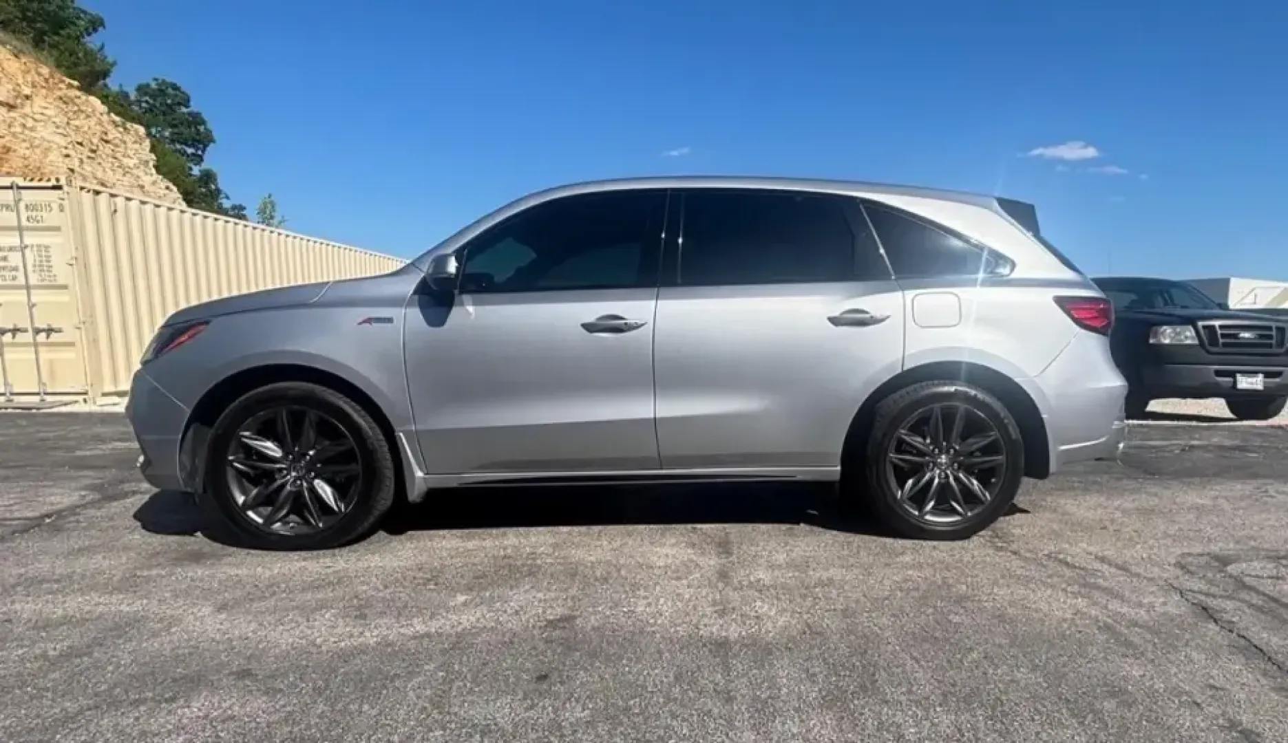 2019 Acura MDX 3.5L Technology Pkg w/A-Spec Pkg SH-AWD (5J8YD4H05KL) with an 3.5L V6 SOHC 24V engine, Automatic transmission, located at 12836 Highway 21, De Soto, MO, 63020, (636) 337-7777, 38.151867, -90.575615 - Need one SUV that can do it all-school drop-offs, long commutes down MO-21, and comfortable weekend getaways to Elephant Rocks State Park or a Cardinals game in St. Louis? This 2019 Acura MDX 3.5L Technology Package with A-Spec Package SH-AWD is built for real-life Missouri driving, blending premium - Photo#1