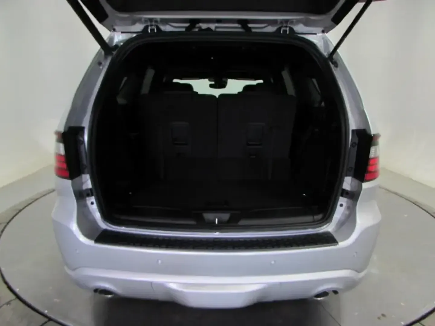 2026 /Black Dodge Durango GT Plus HEMI V8 (1C4SDJCTXTC) with an 5.7L V8 OHV 16V engine, Automatic transmission, located at 12830 Highway 21, De Soto, MO, 63020, (636) 337-7777, 38.153099, -90.573624 - Road-trip weekends to the Ozarks, confident winter commuting on Highway 21, or hauling the whole crew to ballgames and festivals around Jefferson County-this 2026 Dodge Durango GT Plus HEMI V8 is built for a busy life that doesn't slow down. With only 5 miles on the odometer, it delivers that fresh, - Photo#10