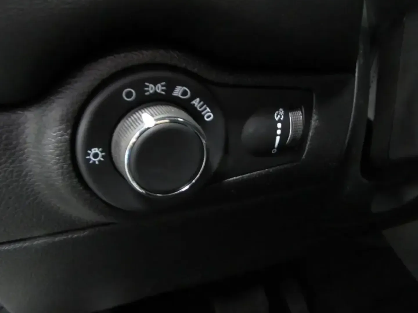 2026 /Black Dodge Durango GT Plus HEMI V8 (1C4SDJCTXTC) with an 5.7L V8 OHV 16V engine, Automatic transmission, located at 12830 Highway 21, De Soto, MO, 63020, (636) 337-7777, 38.153099, -90.573624 - Road-trip weekends to the Ozarks, confident winter commuting on Highway 21, or hauling the whole crew to ballgames and festivals around Jefferson County-this 2026 Dodge Durango GT Plus HEMI V8 is built for a busy life that doesn't slow down. With only 5 miles on the odometer, it delivers that fresh, - Photo#24