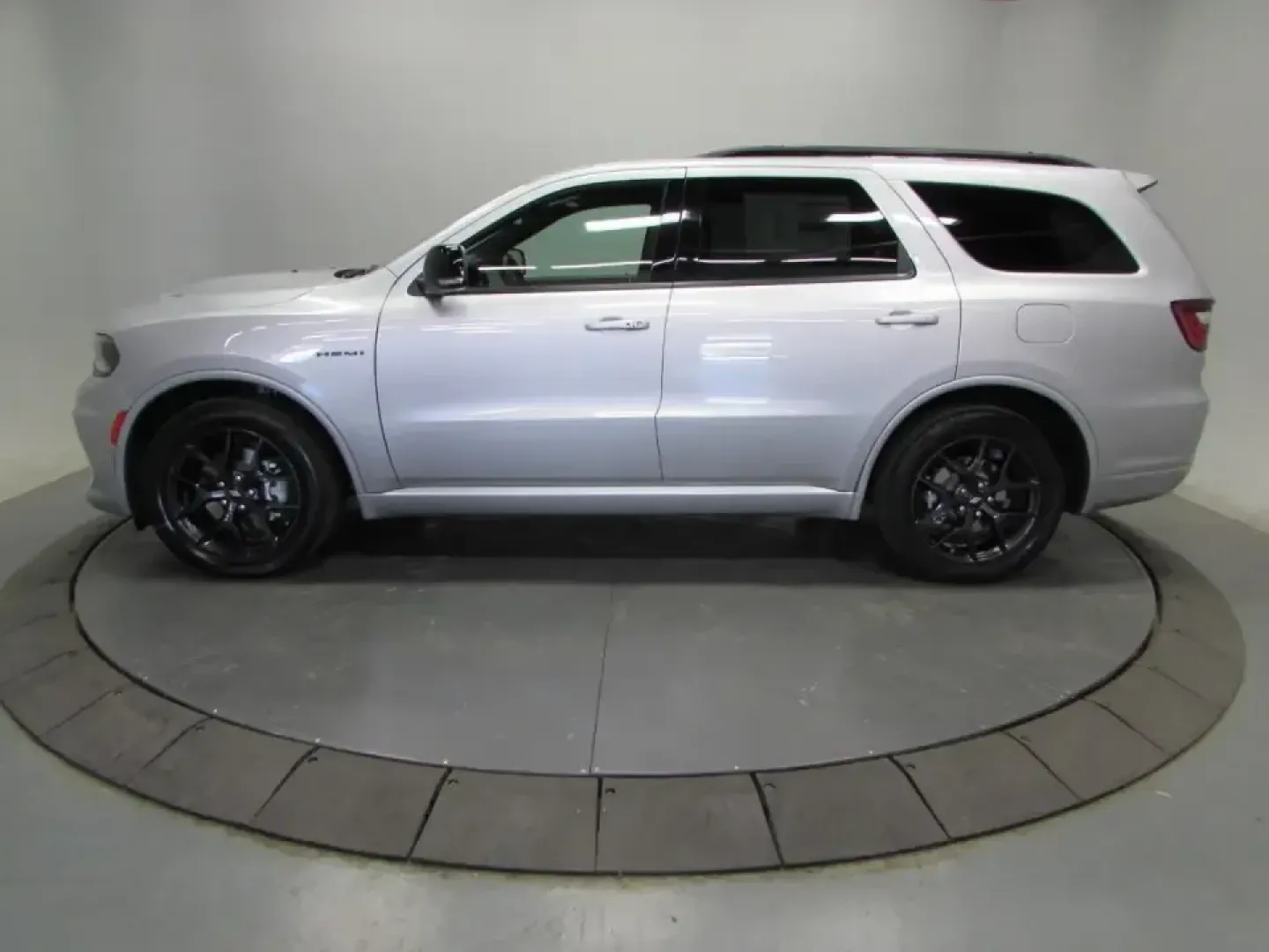 2026 /Black Dodge Durango GT Plus HEMI V8 (1C4SDJCTXTC) with an 5.7L V8 OHV 16V engine, Automatic transmission, located at 12830 Highway 21, De Soto, MO, 63020, (636) 337-7777, 38.153099, -90.573624 - Road-trip weekends to the Ozarks, confident winter commuting on Highway 21, or hauling the whole crew to ballgames and festivals around Jefferson County-this 2026 Dodge Durango GT Plus HEMI V8 is built for a busy life that doesn't slow down. With only 5 miles on the odometer, it delivers that fresh, - Photo#3