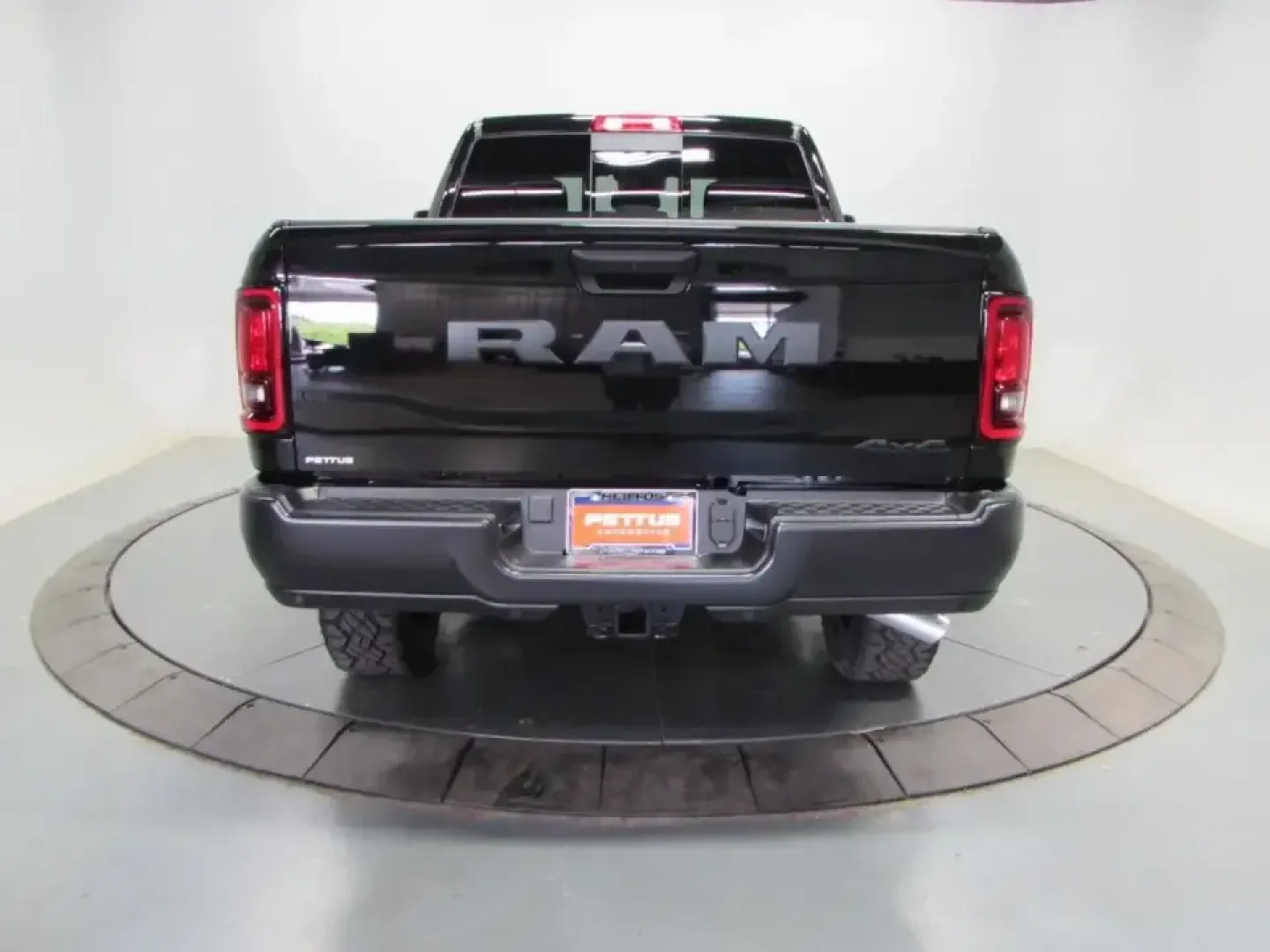 2026 /Black Ram 2500 Tradesman (3C6UR5CJ9TG) with an 6.4L V8 engine, 6A transmission, located at 12830 Highway 21, De Soto, MO, 63020, (636) 337-7777, 38.153099, -90.573624 - Built for early-morning job sites, long hauls down Highway 21, and weekend towing runs out toward the Ozarks, this 2026 Ram 2500 Tradesman is the kind of heavy-duty truck that fits real Missouri life. If you want a hardworking pickup with modern safety and a bold look for everything from commuting b - Photo#5