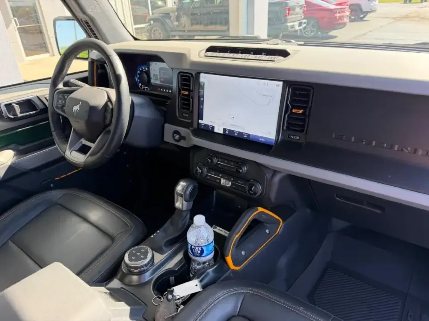 2022 /Black Onyx Leather Ford Bronco Badlands (1FMDE5CP9NL) with an 2.7L V6 engine, 7M transmission, located at 141 Commercial Dr, Fredericktown, MO, 63645, (573) 783-6432, 37.570087, -90.320648 - Ready for weekend trail runs through the St. Francois Mountains, a scenic cruise to Elephant Rocks State Park, or a confident daily drive down US-67? This 2022 Ford Bronco Badlands is built for Missouri life where the route can change from smooth pavement to gravel in a heartbeat. With a rugged SUV - Photo#9