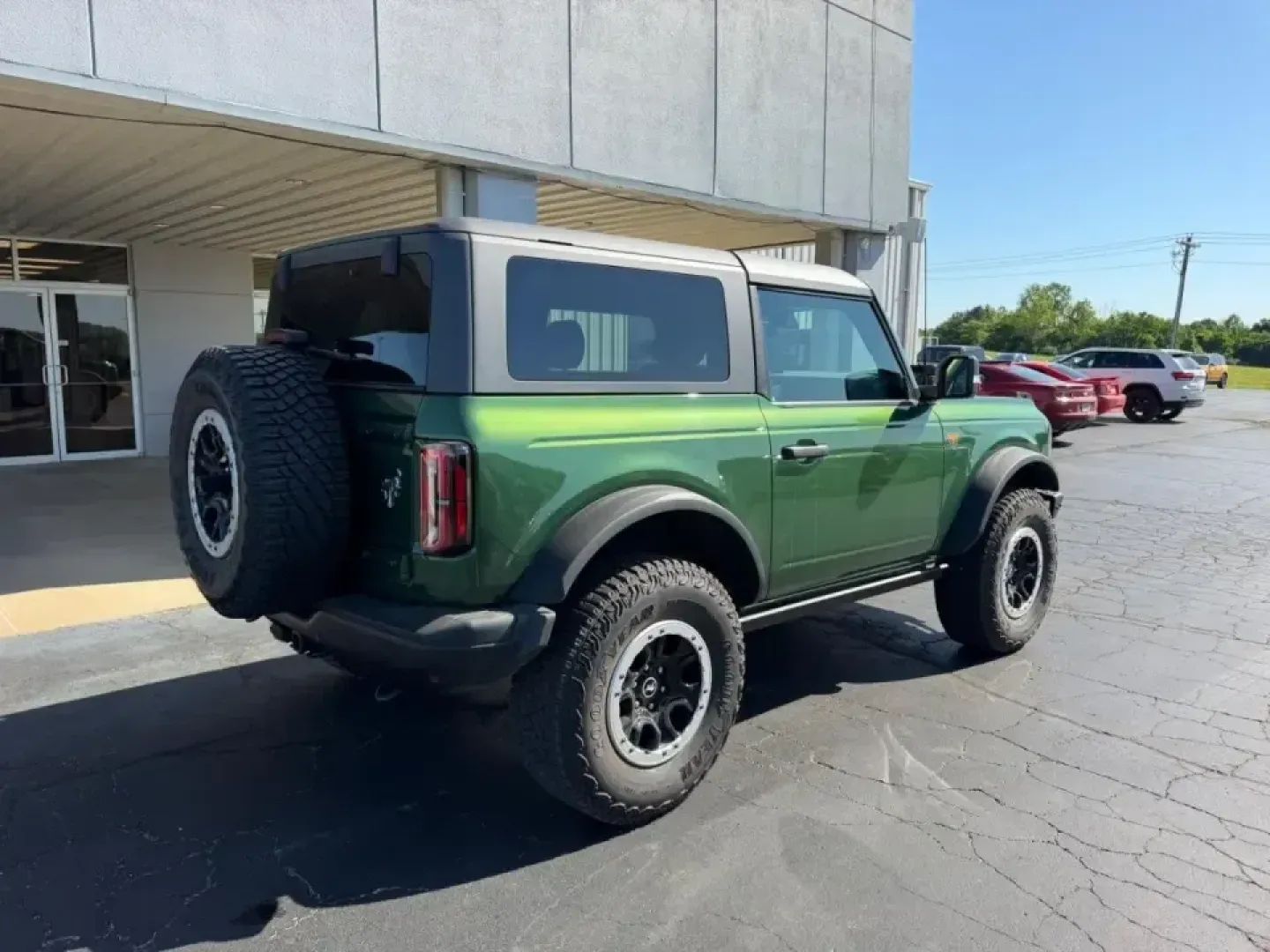 2022 /Black Onyx Leather Ford Bronco Badlands (1FMDE5CP9NL) with an 2.7L V6 engine, 7M transmission, located at 141 Commercial Dr, Fredericktown, MO, 63645, (573) 783-6432, 37.570087, -90.320648 - Ready for weekend trail runs through the St. Francois Mountains, a scenic cruise to Elephant Rocks State Park, or a confident daily drive down US-67? This 2022 Ford Bronco Badlands is built for Missouri life where the route can change from smooth pavement to gravel in a heartbeat. With a rugged SUV - Photo#2