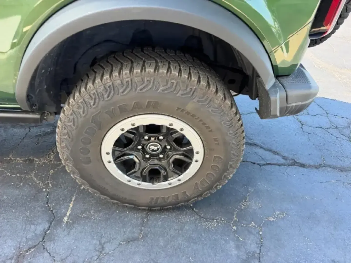 2022 /Black Onyx Leather Ford Bronco Badlands (1FMDE5CP9NL) with an 2.7L V6 engine, 7M transmission, located at 141 Commercial Dr, Fredericktown, MO, 63645, (573) 783-6432, 37.570087, -90.320648 - Ready for weekend trail runs through the St. Francois Mountains, a scenic cruise to Elephant Rocks State Park, or a confident daily drive down US-67? This 2022 Ford Bronco Badlands is built for Missouri life where the route can change from smooth pavement to gravel in a heartbeat. With a rugged SUV - Photo#5