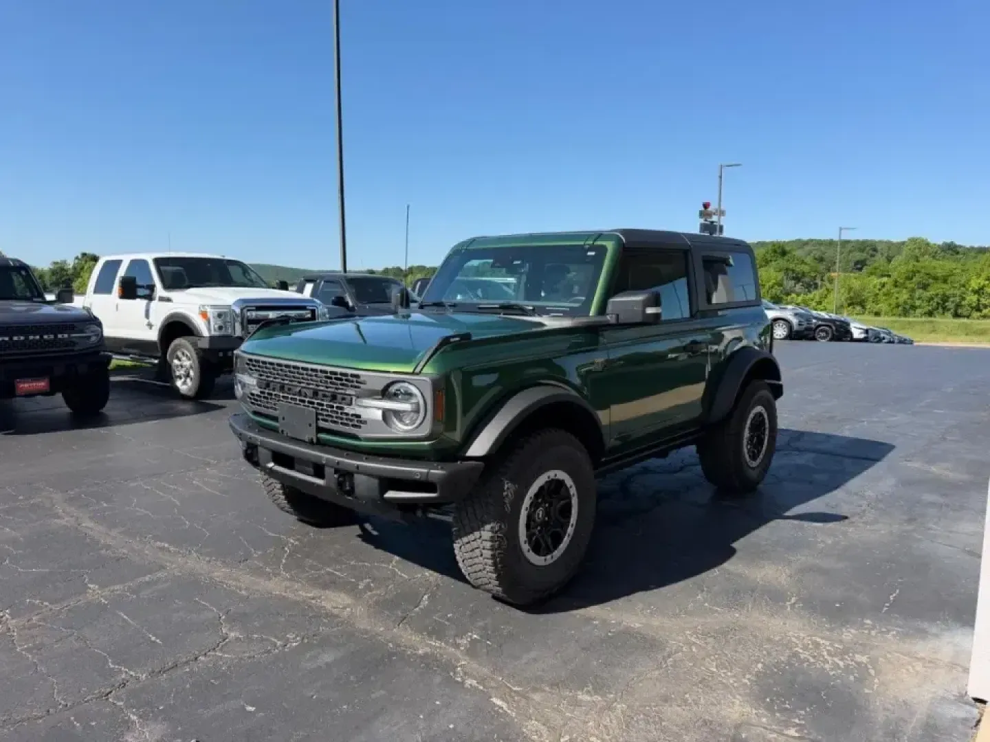2022 /Black Onyx Leather Ford Bronco Badlands (1FMDE5CP9NL) with an 2.7L V6 engine, 7M transmission, located at 141 Commercial Dr, Fredericktown, MO, 63645, (573) 783-6432, 37.570087, -90.320648 - Ready for weekend trail runs through the St. Francois Mountains, a scenic cruise to Elephant Rocks State Park, or a confident daily drive down US-67? This 2022 Ford Bronco Badlands is built for Missouri life where the route can change from smooth pavement to gravel in a heartbeat. With a rugged SUV - Photo#6