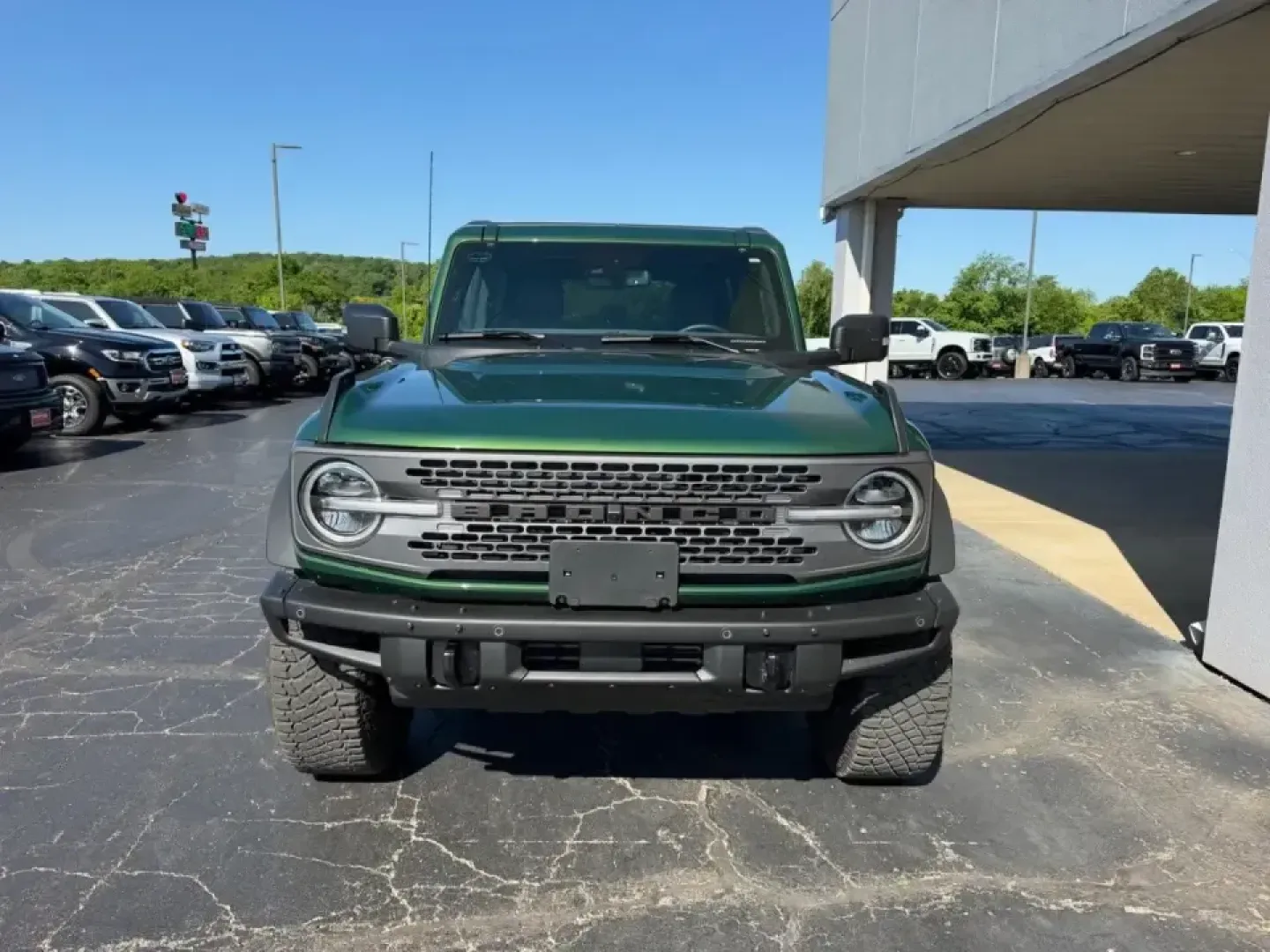 2022 /Black Onyx Leather Ford Bronco Badlands (1FMDE5CP9NL) with an 2.7L V6 engine, 7M transmission, located at 141 Commercial Dr, Fredericktown, MO, 63645, (573) 783-6432, 37.570087, -90.320648 - Ready for weekend trail runs through the St. Francois Mountains, a scenic cruise to Elephant Rocks State Park, or a confident daily drive down US-67? This 2022 Ford Bronco Badlands is built for Missouri life where the route can change from smooth pavement to gravel in a heartbeat. With a rugged SUV - Photo#7
