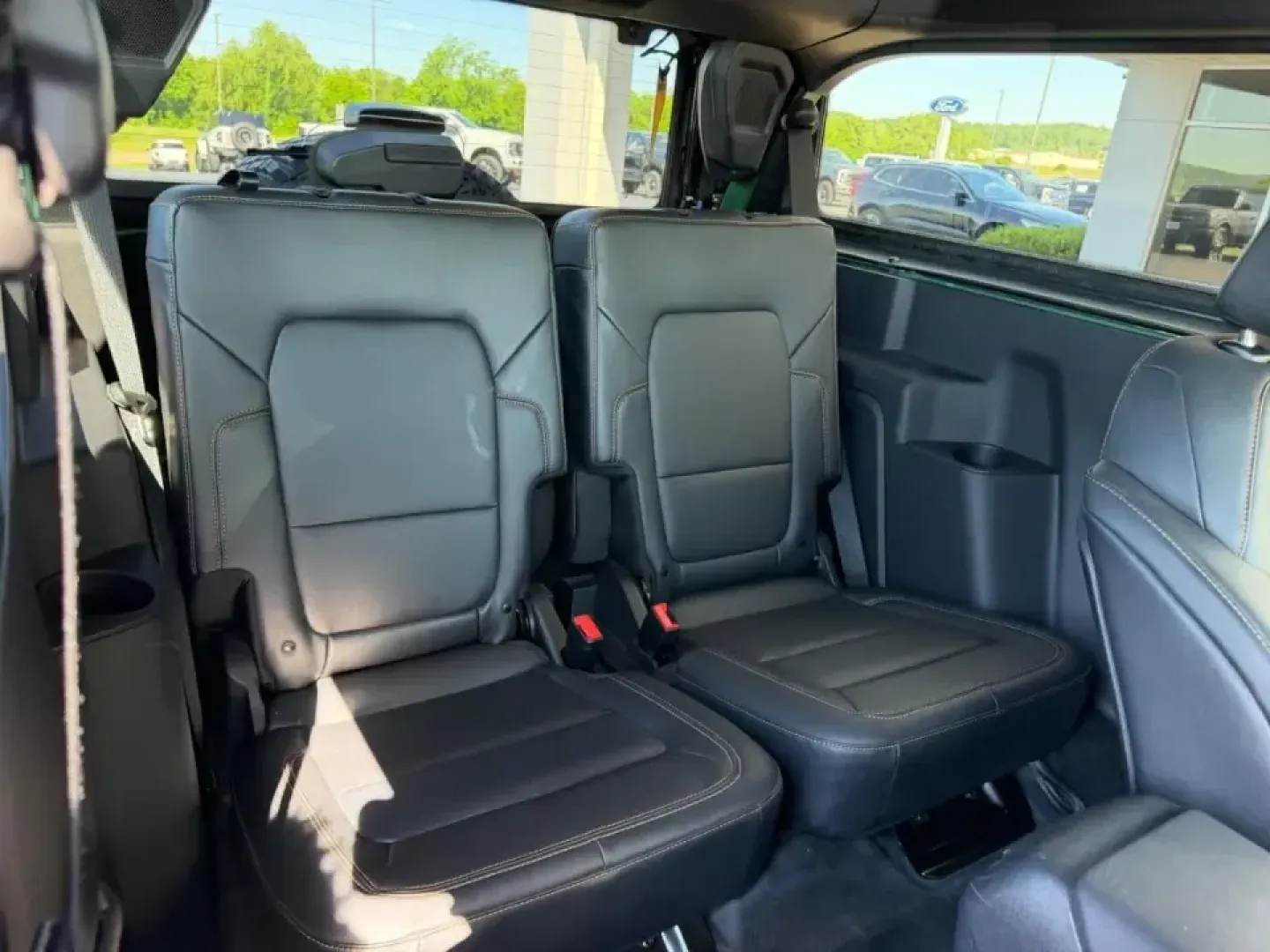2022 /Black Onyx Leather Ford Bronco Badlands (1FMDE5CP9NL) with an 2.7L V6 engine, 7M transmission, located at 141 Commercial Dr, Fredericktown, MO, 63645, (573) 783-6432, 37.570087, -90.320648 - Ready for weekend trail runs through the St. Francois Mountains, a scenic cruise to Elephant Rocks State Park, or a confident daily drive down US-67? This 2022 Ford Bronco Badlands is built for Missouri life where the route can change from smooth pavement to gravel in a heartbeat. With a rugged SUV - Photo#8