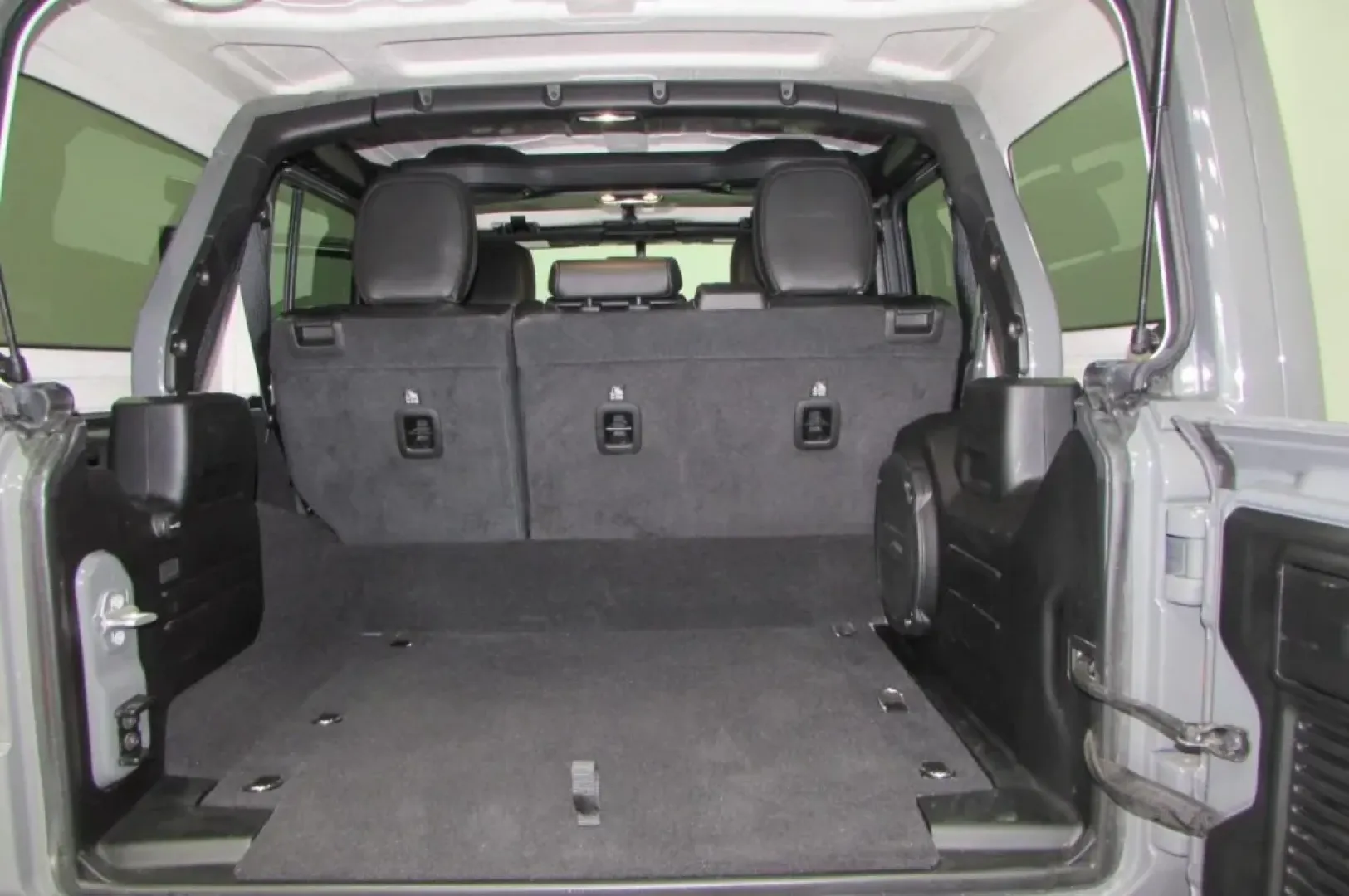 2021 /Black Leather Jeep Wrangler Unlimited Rubicon 4xe (1C4JJXR61MW) with an Other engine, Automatic transmission, located at 12830 Highway 21, De Soto, MO, 63020, (636) 337-7777, 38.153099, -90.573624 - **Adventure Awaits: Discover the 2021 Jeep Wrangler Unlimited Rubicon 4xe at Pettus CDJR DeSoto!**<br /> <br /> Are you ready to elevate your outdoor adventures or simply need a reliable SUV for your daily commute? Look no further! At Pettus CDJR DeSoto, located at 12830 Highway 21 in De Soto, MO, w - Photo#27