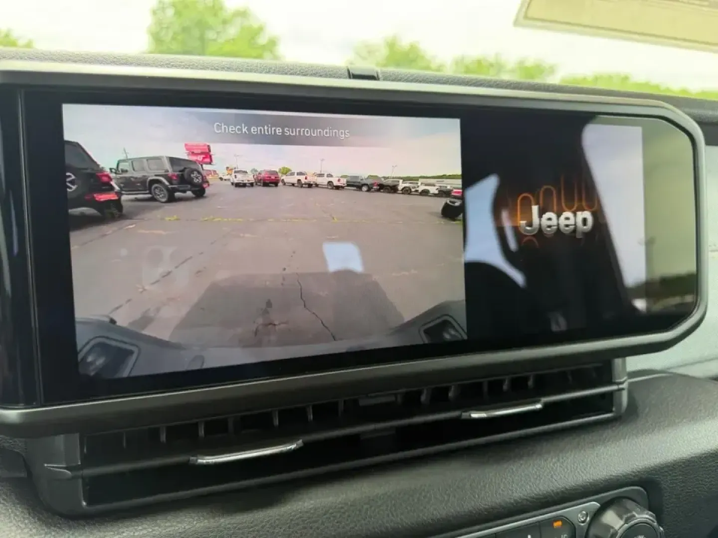 2026 /Black Cloth Jeep Gladiator Sport (1C6PJTAG9TL) with an 3.6L V6 engine, 6M transmission, located at 970 Woodlawn Dr., Farmington, MO, 63640, (573) 431-7800, 37.825642, -90.468674 - When your weekends bounce between hauling gear to St. Joe State Park, cruising K Highway for a quick lake day, and still needing a comfortable daily driver for the commute through Farmington, the right truck has to be more than tough-it has to fit your lifestyle. This 2026 Jeep Gladiator Sport 4WD i - Photo#20