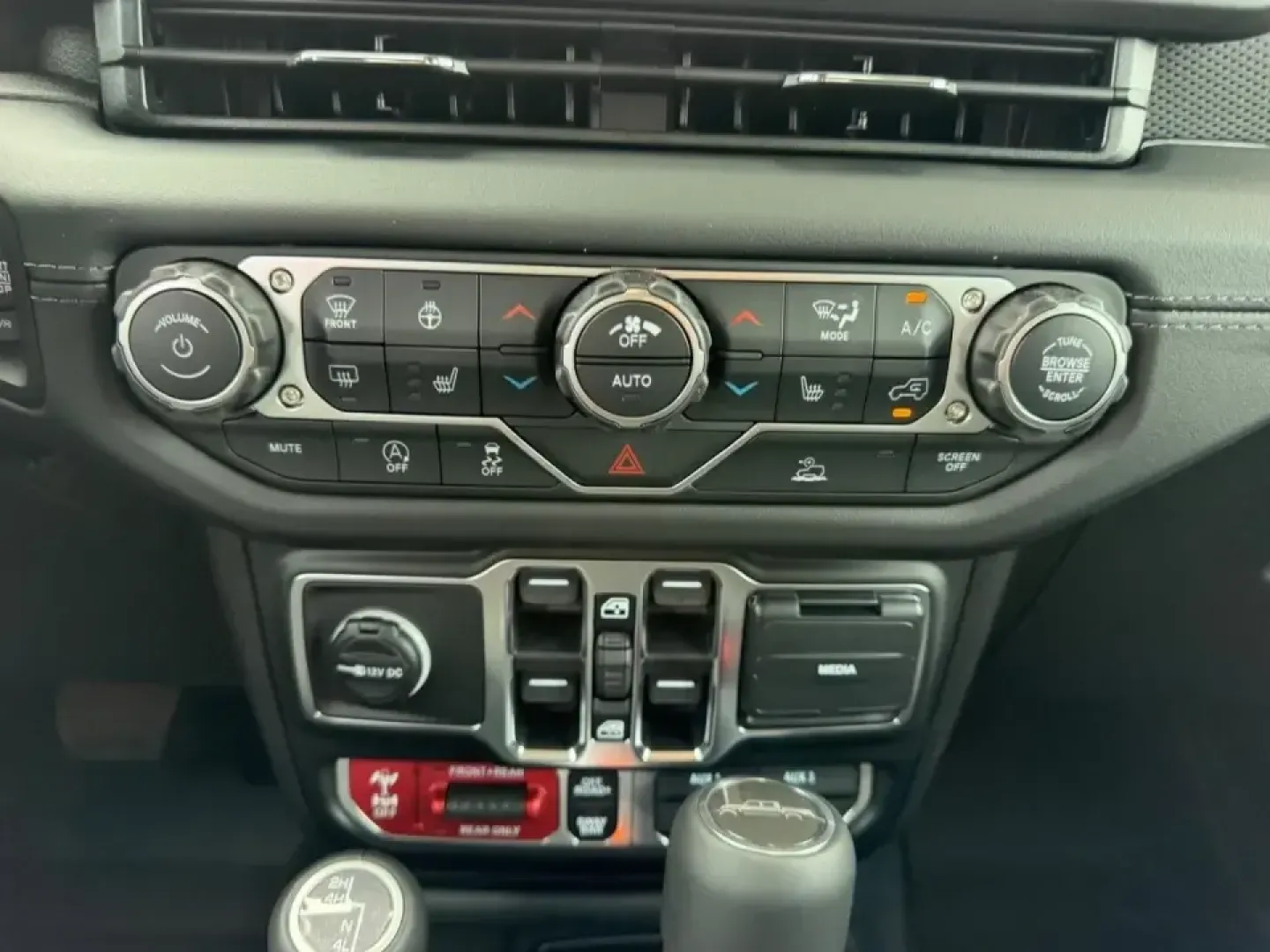 2026 /Black Leather Jeep Gladiator Rubicon (1C6RJTBG1TL) with an 3.6L V6 engine, 6M transmission, located at 970 Woodlawn Dr., Farmington, MO, 63640, (573) 431-7800, 37.825642, -90.468674 - Weekend trail runs at St. Joe State Park, a kayak launch at Farmington Lake, or a workweek that demands a truck that can handle gravel roads and highway miles-this 2026 Jeep Gladiator Rubicon is built for the kind of Missouri lifestyle that doesn't stay parked. With only 5 miles on the odometer, it - Photo#14