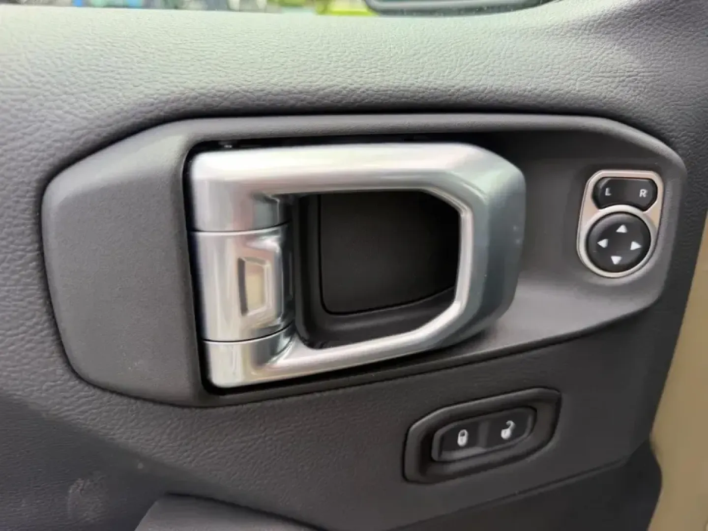2026 /Black Leather Jeep Gladiator Rubicon (1C6RJTBG1TL) with an 3.6L V6 engine, 6M transmission, located at 970 Woodlawn Dr., Farmington, MO, 63640, (573) 431-7800, 37.825642, -90.468674 - Weekend trail runs at St. Joe State Park, a kayak launch at Farmington Lake, or a workweek that demands a truck that can handle gravel roads and highway miles-this 2026 Jeep Gladiator Rubicon is built for the kind of Missouri lifestyle that doesn't stay parked. With only 5 miles on the odometer, it - Photo#17