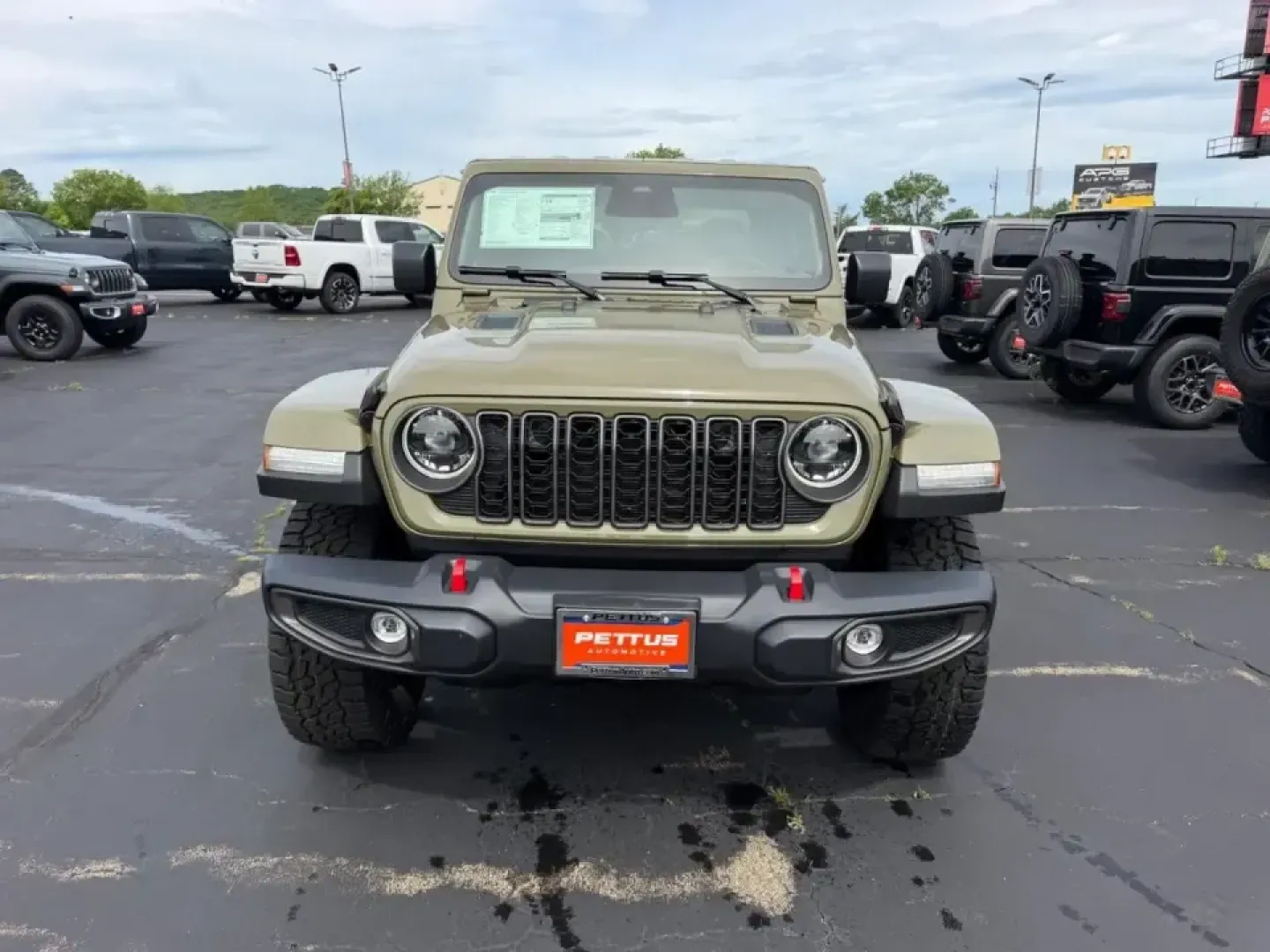 2026 /Black Leather Jeep Gladiator Rubicon (1C6RJTBG1TL) with an 3.6L V6 engine, 6M transmission, located at 970 Woodlawn Dr., Farmington, MO, 63640, (573) 431-7800, 37.825642, -90.468674 - Weekend trail runs at St. Joe State Park, a kayak launch at Farmington Lake, or a workweek that demands a truck that can handle gravel roads and highway miles-this 2026 Jeep Gladiator Rubicon is built for the kind of Missouri lifestyle that doesn't stay parked. With only 5 miles on the odometer, it - Photo#7