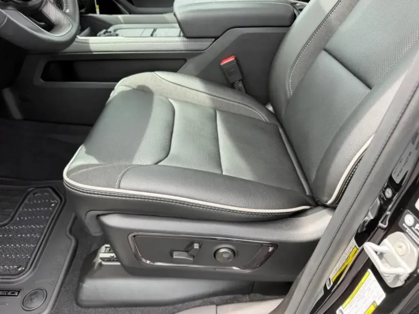 2026 /Black Leather Ram 1500 Limited (1C6SRFHT7TN) with an 5.7L engine, Automatic transmission, located at 970 Woodlawn Dr., Farmington, MO, 63640, (573) 431-7800, 37.825642, -90.468674 - Picture a weekend that starts with a smooth commute through Farmington and ends with a confident tow out toward St. Joe State Park or a family day trip down US-67-without giving up luxury, comfort, or capability. This 2026 Ram 1500 Limited in Diam Black is built for drivers who want a premium truck - Photo#20