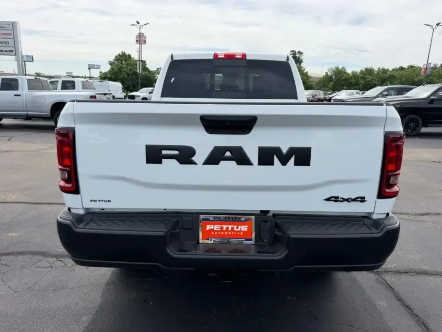 2026 /Diesel Gray/Black Vinyl Ram 2500 Tradesman (3C63R5CL8TG) with an Straight 6 Turbocharged Diesel engine, 6A transmission, located at 970 Woodlawn Dr., Farmington, MO, 63640, (573) 431-7800, 37.825642, -90.468674 - Built for big workdays and bigger weekends, this 2026 Ram 2500 Tradesman is the kind of truck that fits real Missouri life-towing a trailer out past St. Joe State Park, hauling supplies for a jobsite near Karsch Boulevard, or loading up for a long road trip down US-67. With just 25 miles, it deliver - Photo#3