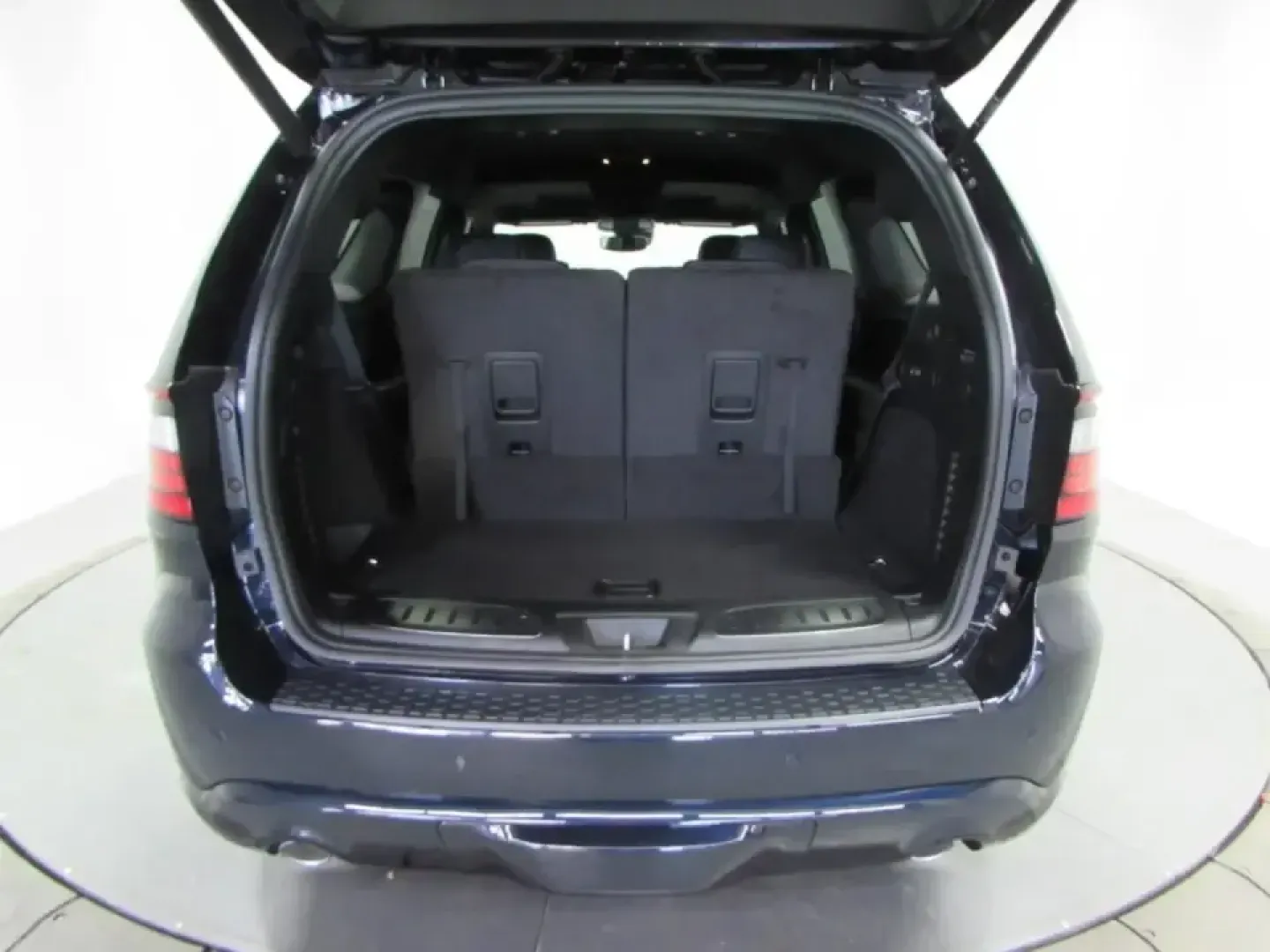 2026 /Black Dodge Durango GT Premium HEMI V8 (1C4SDJCT5TC) with an 5.7L V8 OHV 16V engine, Automatic transmission, located at 12830 Highway 21, De Soto, MO, 63020, (636) 337-7777, 38.153099, -90.573624 - Make every day feel like a weekend escape-whether you're shuttling the family to practice, cruising I55 for a long commute, or packing up for a road trip through the Ozarks. This 2026 Dodge Durango GT Premium HEMI V8 brings the muscle-car spirit to a practical SUV shape, giving you the confidence of - Photo#10