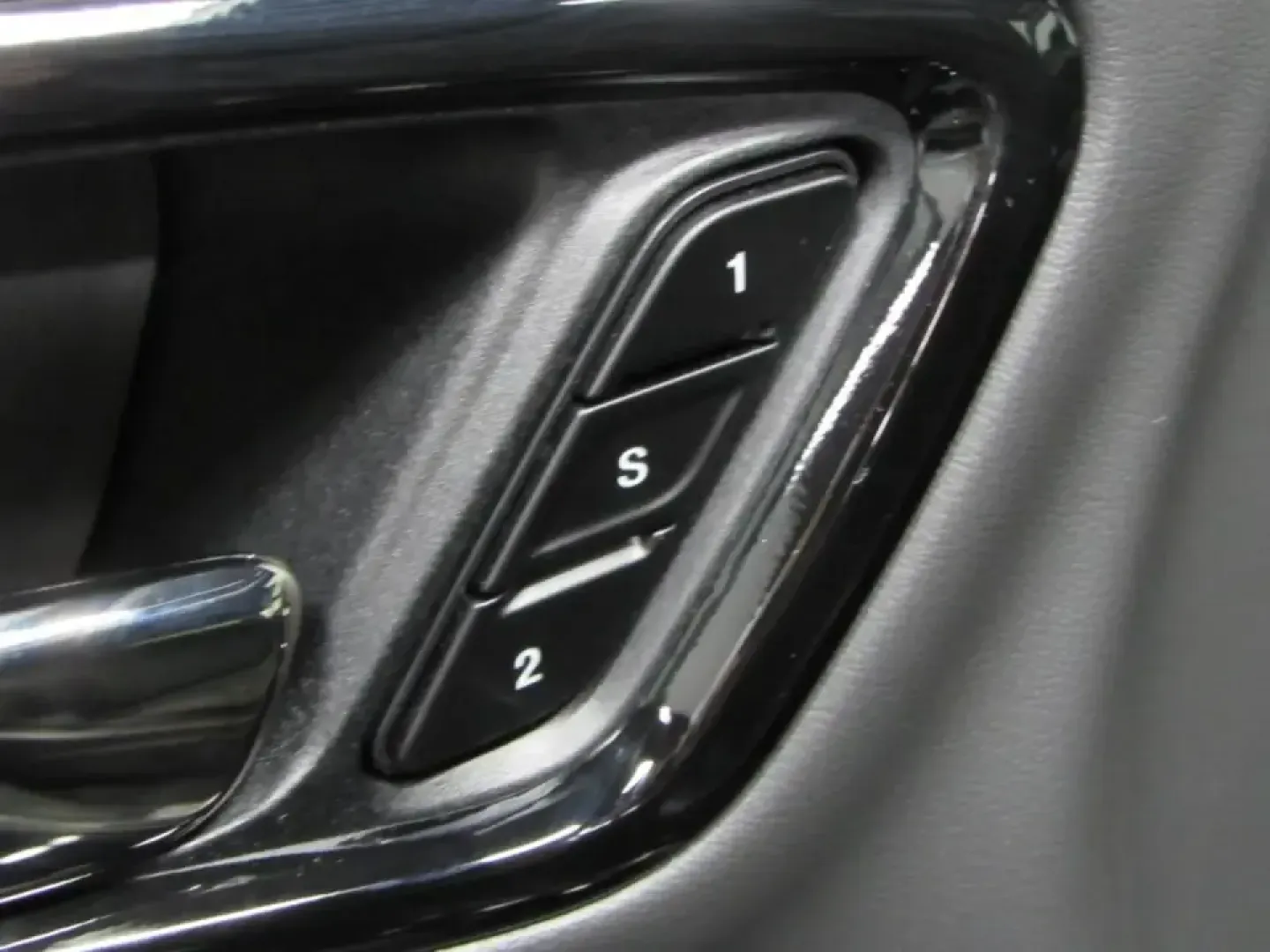 2026 /Black Dodge Durango GT Premium HEMI V8 (1C4SDJCT5TC) with an 5.7L V8 OHV 16V engine, Automatic transmission, located at 12830 Highway 21, De Soto, MO, 63020, (636) 337-7777, 38.153099, -90.573624 - Make every day feel like a weekend escape-whether you're shuttling the family to practice, cruising I55 for a long commute, or packing up for a road trip through the Ozarks. This 2026 Dodge Durango GT Premium HEMI V8 brings the muscle-car spirit to a practical SUV shape, giving you the confidence of - Photo#22