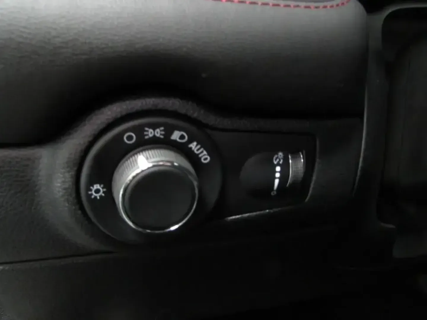 2026 /Black Dodge Durango GT Premium HEMI V8 (1C4SDJCT5TC) with an 5.7L V8 OHV 16V engine, Automatic transmission, located at 12830 Highway 21, De Soto, MO, 63020, (636) 337-7777, 38.153099, -90.573624 - Make every day feel like a weekend escape-whether you're shuttling the family to practice, cruising I55 for a long commute, or packing up for a road trip through the Ozarks. This 2026 Dodge Durango GT Premium HEMI V8 brings the muscle-car spirit to a practical SUV shape, giving you the confidence of - Photo#24