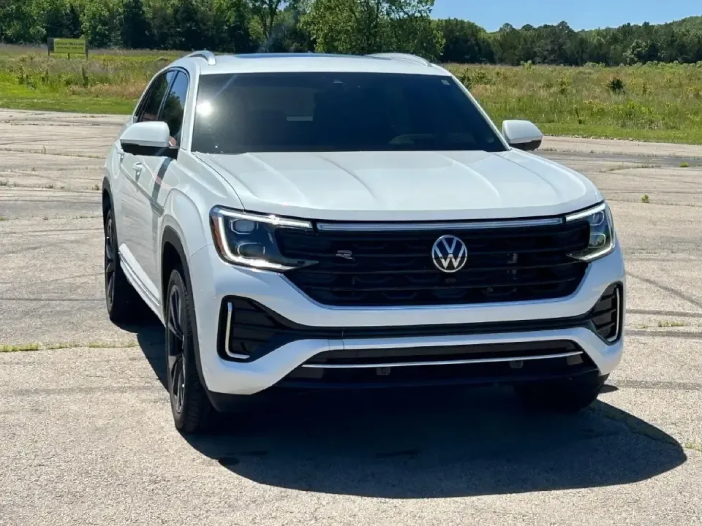 2024 /Dark Beige/Titan Black Volkswagen Atlas Cross Sport 2.0T SEL Premium R-Line (1V2FE2CA6RC) with an Other engine, Automatic transmission, located at 970 Woodlawn Dr., Farmington, MO, 63640, (573) 431-7800, 37.825642, -90.468674 - If your week includes long commutes on US-67, school drop-offs, and the occasional weekend escape to St. Joe State Park, this 2024 Volkswagen Atlas Cross Sport is built for the lifestyle-roomy, refined, and ready for road-trip comfort without feeling like a bulky full-size SUV. With its sleek Opal W - Photo#1