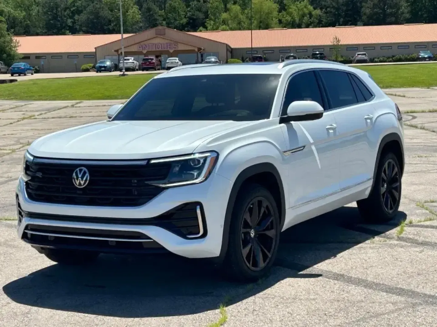2024 /Dark Beige/Titan Black Volkswagen Atlas Cross Sport 2.0T SEL Premium R-Line (1V2FE2CA6RC) with an Other engine, Automatic transmission, located at 970 Woodlawn Dr., Farmington, MO, 63640, (573) 431-7800, 37.825642, -90.468674 - If your week includes long commutes on US-67, school drop-offs, and the occasional weekend escape to St. Joe State Park, this 2024 Volkswagen Atlas Cross Sport is built for the lifestyle-roomy, refined, and ready for road-trip comfort without feeling like a bulky full-size SUV. With its sleek Opal W - Photo#2
