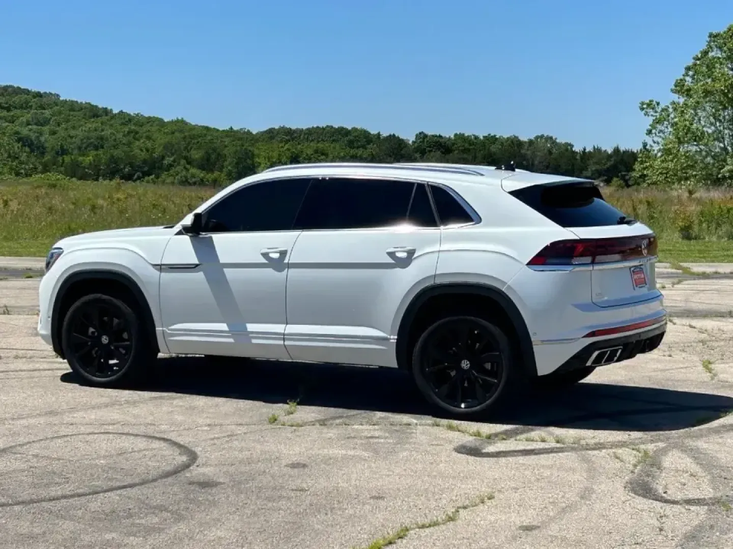 2024 /Dark Beige/Titan Black Volkswagen Atlas Cross Sport 2.0T SEL Premium R-Line (1V2FE2CA6RC) with an Other engine, Automatic transmission, located at 970 Woodlawn Dr., Farmington, MO, 63640, (573) 431-7800, 37.825642, -90.468674 - If your week includes long commutes on US-67, school drop-offs, and the occasional weekend escape to St. Joe State Park, this 2024 Volkswagen Atlas Cross Sport is built for the lifestyle-roomy, refined, and ready for road-trip comfort without feeling like a bulky full-size SUV. With its sleek Opal W - Photo#6