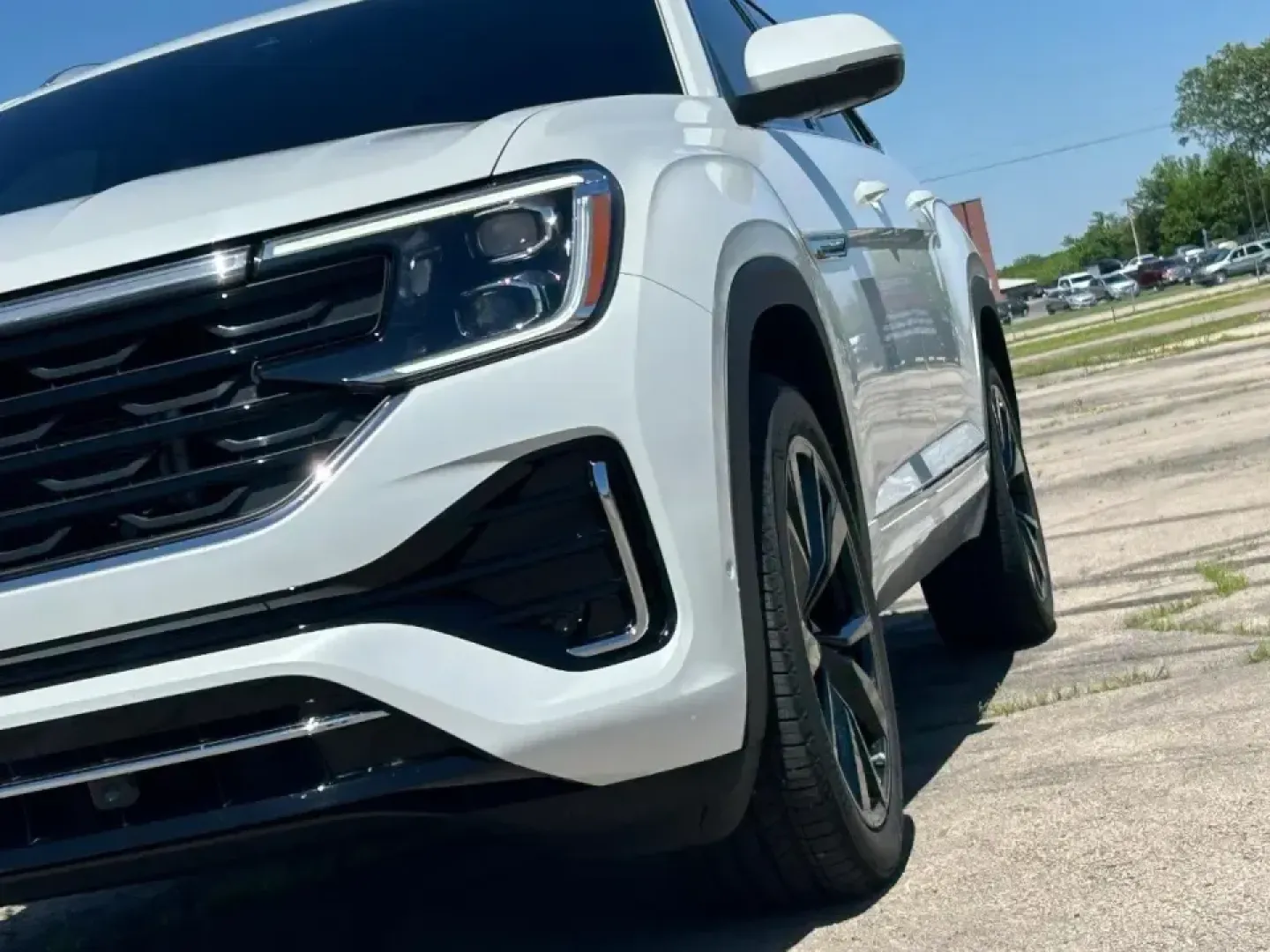 2024 /Dark Beige/Titan Black Volkswagen Atlas Cross Sport 2.0T SEL Premium R-Line (1V2FE2CA6RC) with an Other engine, Automatic transmission, located at 970 Woodlawn Dr., Farmington, MO, 63640, (573) 431-7800, 37.825642, -90.468674 - If your week includes long commutes on US-67, school drop-offs, and the occasional weekend escape to St. Joe State Park, this 2024 Volkswagen Atlas Cross Sport is built for the lifestyle-roomy, refined, and ready for road-trip comfort without feeling like a bulky full-size SUV. With its sleek Opal W - Photo#7