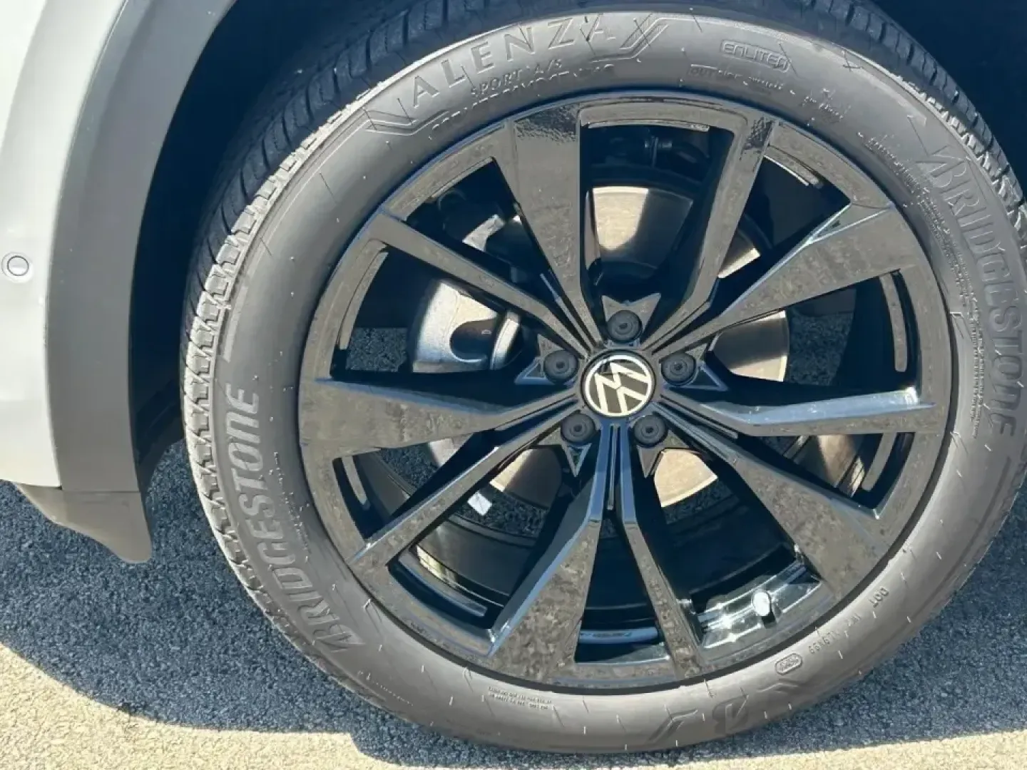 2024 /Dark Beige/Titan Black Volkswagen Atlas Cross Sport 2.0T SEL Premium R-Line (1V2FE2CA6RC) with an Other engine, Automatic transmission, located at 970 Woodlawn Dr., Farmington, MO, 63640, (573) 431-7800, 37.825642, -90.468674 - If your week includes long commutes on US-67, school drop-offs, and the occasional weekend escape to St. Joe State Park, this 2024 Volkswagen Atlas Cross Sport is built for the lifestyle-roomy, refined, and ready for road-trip comfort without feeling like a bulky full-size SUV. With its sleek Opal W - Photo#8