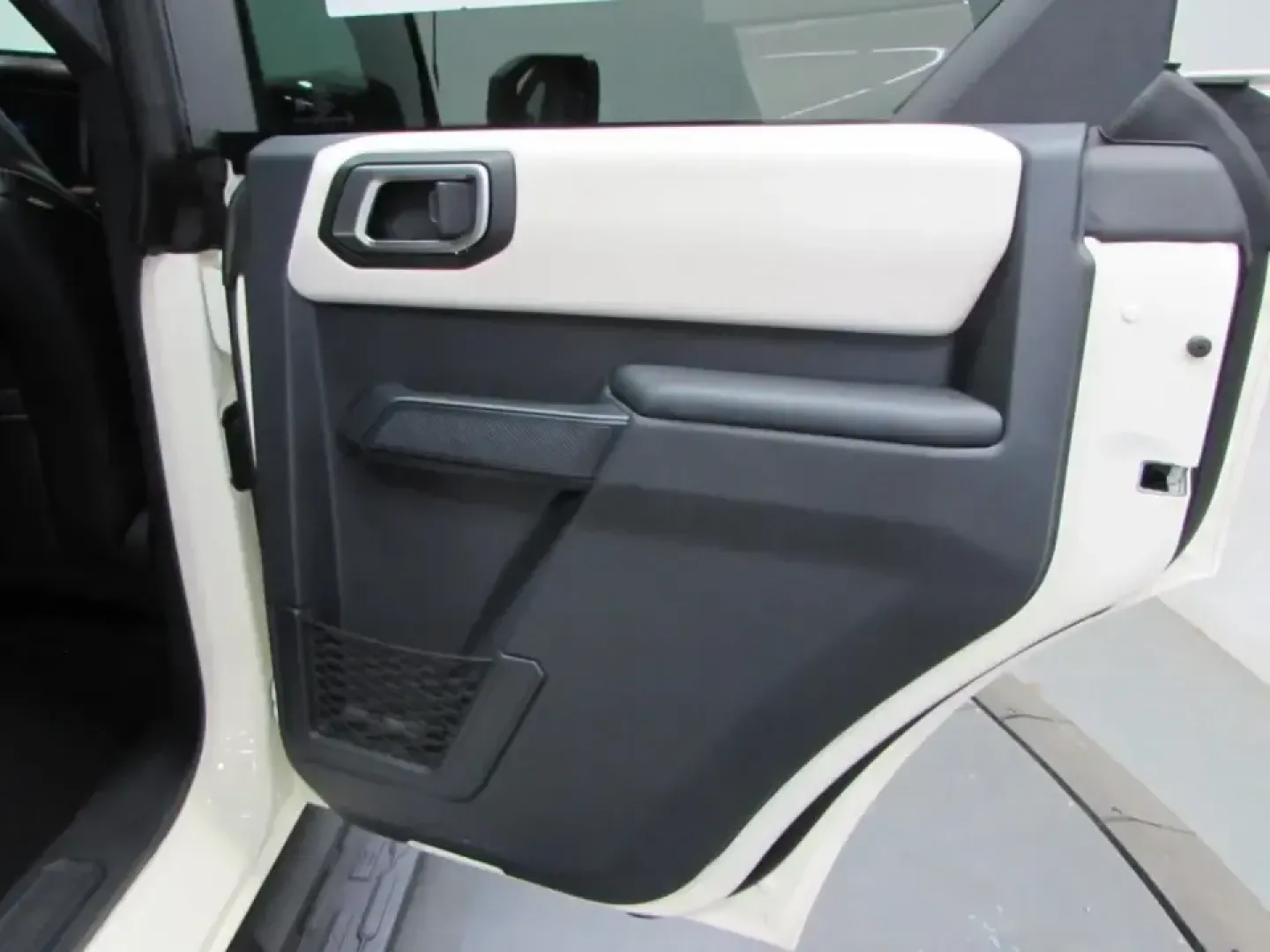 2026 /Alpine With Black Onyx Ford Bronco Outer Banks (1FMEE8BH4TL) with an 2.3L EcoBoost I-4 engine, Automatic transmission, located at 12836 Highway 21, De Soto, MO, 63020, (636) 337-7777, 38.151867, -90.575615 - Weekend trail runs, lake days, and everyday commuting don't have to require two different vehicles-this 2026 Ford Bronco Outer Banks 4WD is built for drivers who want one SUV that looks sharp in town and feels confident when the pavement ends. With only 10 miles, it offers that like-new feel while g - Photo#17