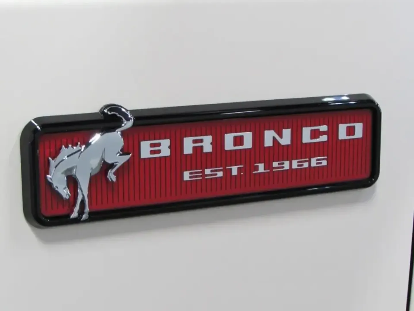 2026 /Alpine With Black Onyx Ford Bronco Outer Banks (1FMEE8BH4TL) with an 2.3L EcoBoost I-4 engine, Automatic transmission, located at 12836 Highway 21, De Soto, MO, 63020, (636) 337-7777, 38.151867, -90.575615 - Weekend trail runs, lake days, and everyday commuting don't have to require two different vehicles-this 2026 Ford Bronco Outer Banks 4WD is built for drivers who want one SUV that looks sharp in town and feels confident when the pavement ends. With only 10 miles, it offers that like-new feel while g - Photo#30