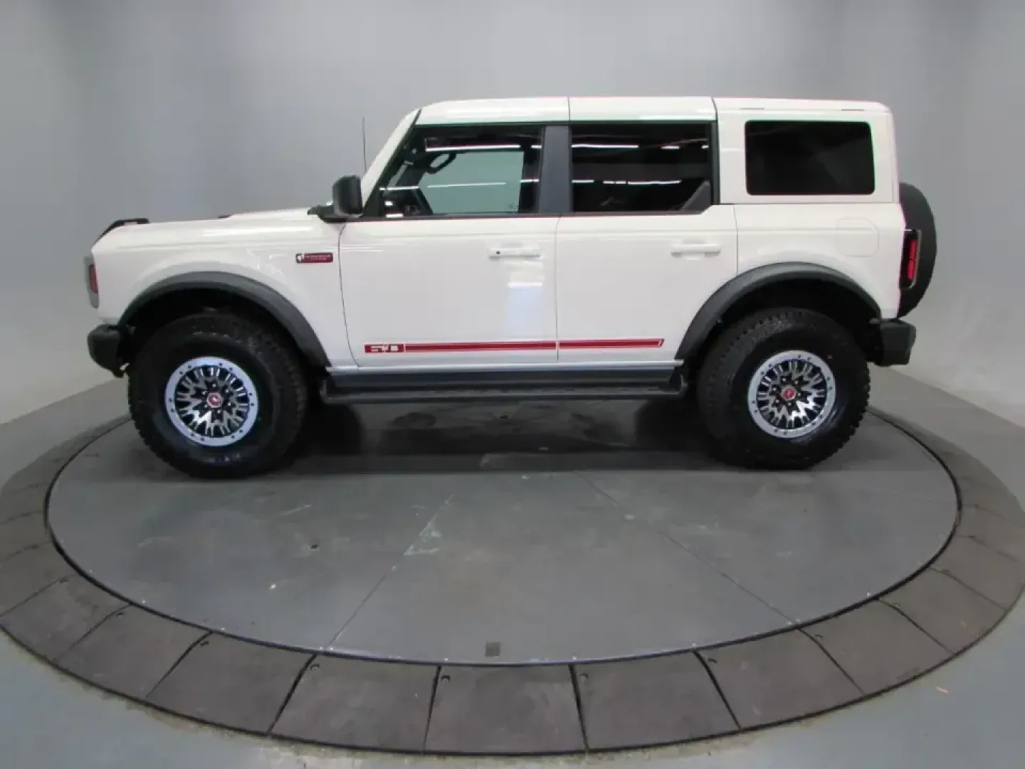 2026 /Alpine With Black Onyx Ford Bronco Outer Banks (1FMEE8BH4TL) with an 2.3L EcoBoost I-4 engine, Automatic transmission, located at 12836 Highway 21, De Soto, MO, 63020, (636) 337-7777, 38.151867, -90.575615 - Weekend trail runs, lake days, and everyday commuting don't have to require two different vehicles-this 2026 Ford Bronco Outer Banks 4WD is built for drivers who want one SUV that looks sharp in town and feels confident when the pavement ends. With only 10 miles, it offers that like-new feel while g - Photo#3