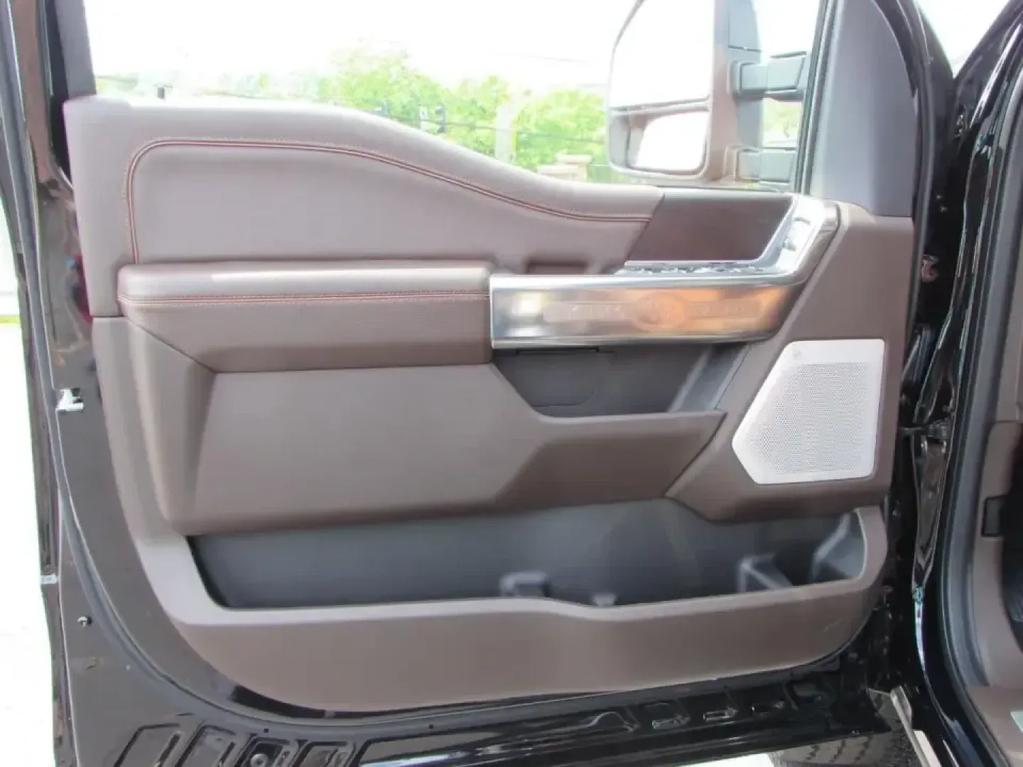 2026 /Java Ford F-250SD King Ranch (1FT8W2BM9TE) with an 6.7L engine, 6A transmission, located at 12836 Highway 21, De Soto, MO, 63020, (636) 337-7777, 38.151867, -90.575615 - Work hard all week and still want a truck that can handle lake weekends, jobsite demands, and long highway pulls without feeling like a bare-bones work rig? This 2026 Ford F-250 Super Duty King Ranch is built for that exact lifestyle-serious diesel capability paired with premium comfort for drivers - Photo#11