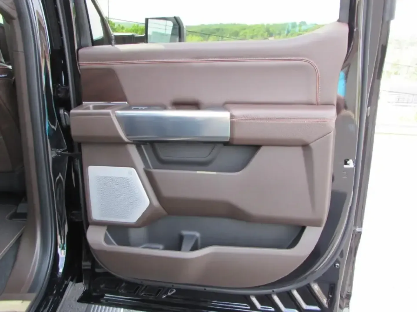 2026 /Java Ford F-250SD King Ranch (1FT8W2BM9TE) with an 6.7L engine, 6A transmission, located at 12836 Highway 21, De Soto, MO, 63020, (636) 337-7777, 38.151867, -90.575615 - Work hard all week and still want a truck that can handle lake weekends, jobsite demands, and long highway pulls without feeling like a bare-bones work rig? This 2026 Ford F-250 Super Duty King Ranch is built for that exact lifestyle-serious diesel capability paired with premium comfort for drivers - Photo#17