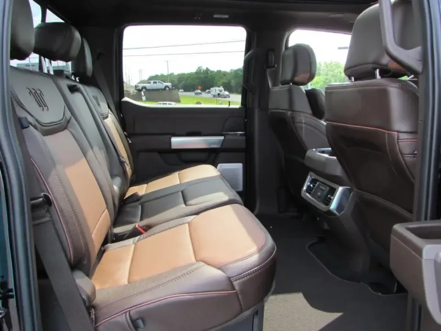 2026 /Java Ford F-250SD King Ranch (1FT8W2BM9TE) with an 6.7L engine, 6A transmission, located at 12836 Highway 21, De Soto, MO, 63020, (636) 337-7777, 38.151867, -90.575615 - Work hard all week and still want a truck that can handle lake weekends, jobsite demands, and long highway pulls without feeling like a bare-bones work rig? This 2026 Ford F-250 Super Duty King Ranch is built for that exact lifestyle-serious diesel capability paired with premium comfort for drivers - Photo#18