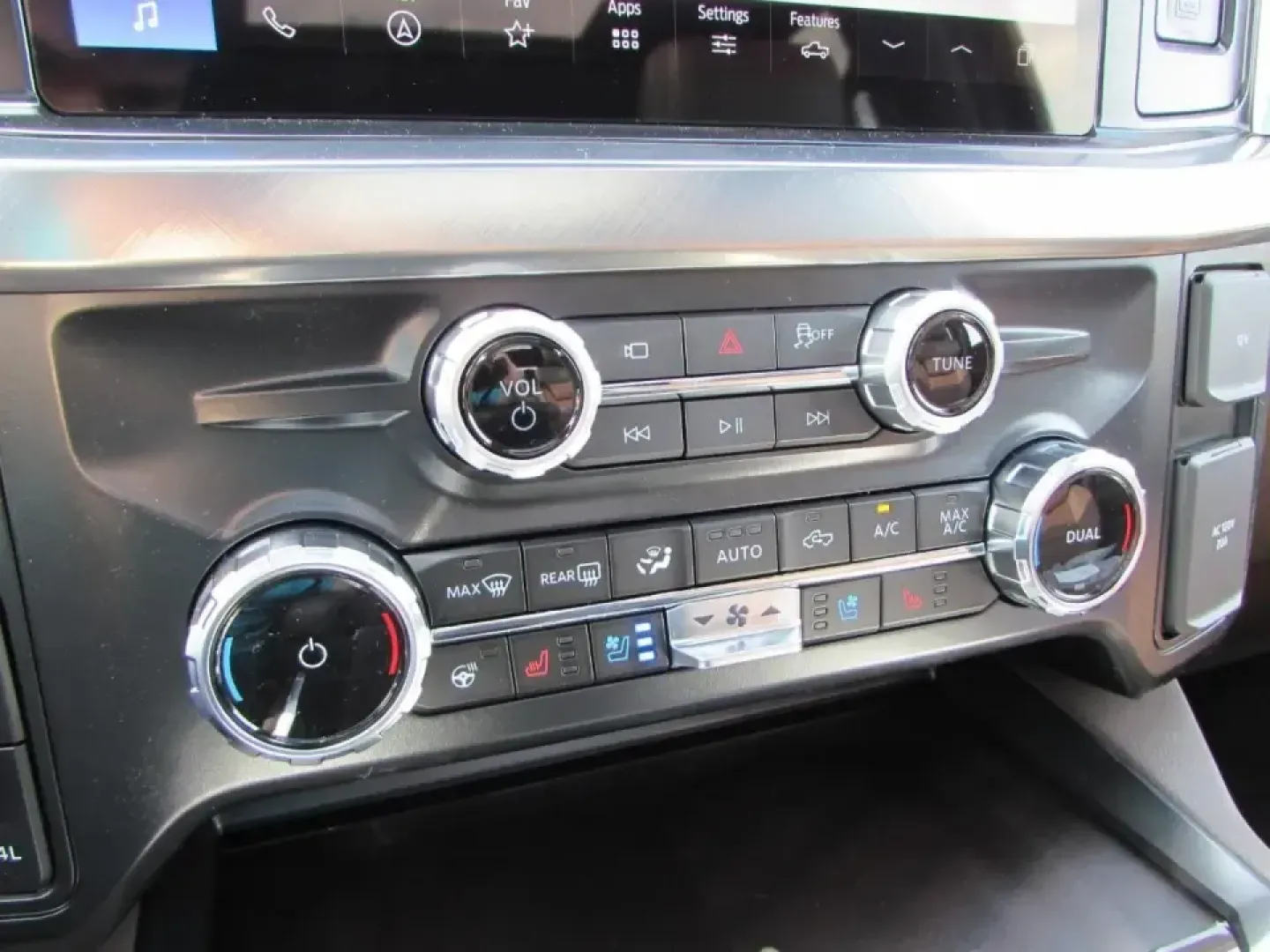 2026 /Java Ford F-250SD King Ranch (1FT8W2BM9TE) with an 6.7L engine, 6A transmission, located at 12836 Highway 21, De Soto, MO, 63020, (636) 337-7777, 38.151867, -90.575615 - Work hard all week and still want a truck that can handle lake weekends, jobsite demands, and long highway pulls without feeling like a bare-bones work rig? This 2026 Ford F-250 Super Duty King Ranch is built for that exact lifestyle-serious diesel capability paired with premium comfort for drivers - Photo#29