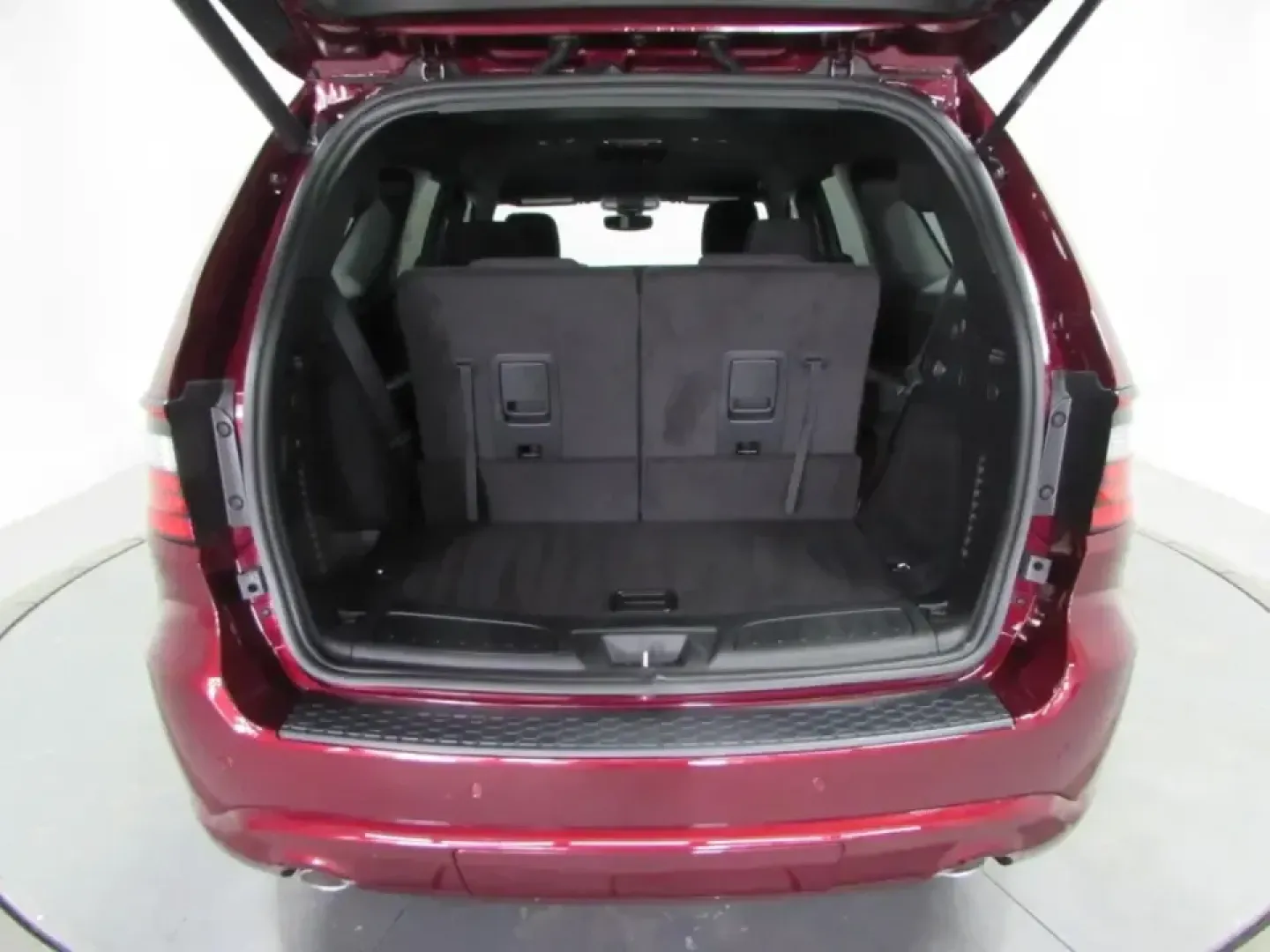 2026 /Black Dodge Durango GT HEMI V8 (1C4SDJCT1TC) with an 5.7L V8 OHV 16V engine, Automatic transmission, located at 12830 Highway 21, De Soto, MO, 63020, (636) 337-7777, 38.153099, -90.573624 - Make every drive feel like the start of a weekend getaway-whether you're loading up for a family road trip, commuting down Highway 21, or heading out past the Mississippi River hills for a scenic escape. This 2026 Dodge Durango GT HEMI V8 in eye-catching Octane Red brings the muscle, space, and conf - Photo#10