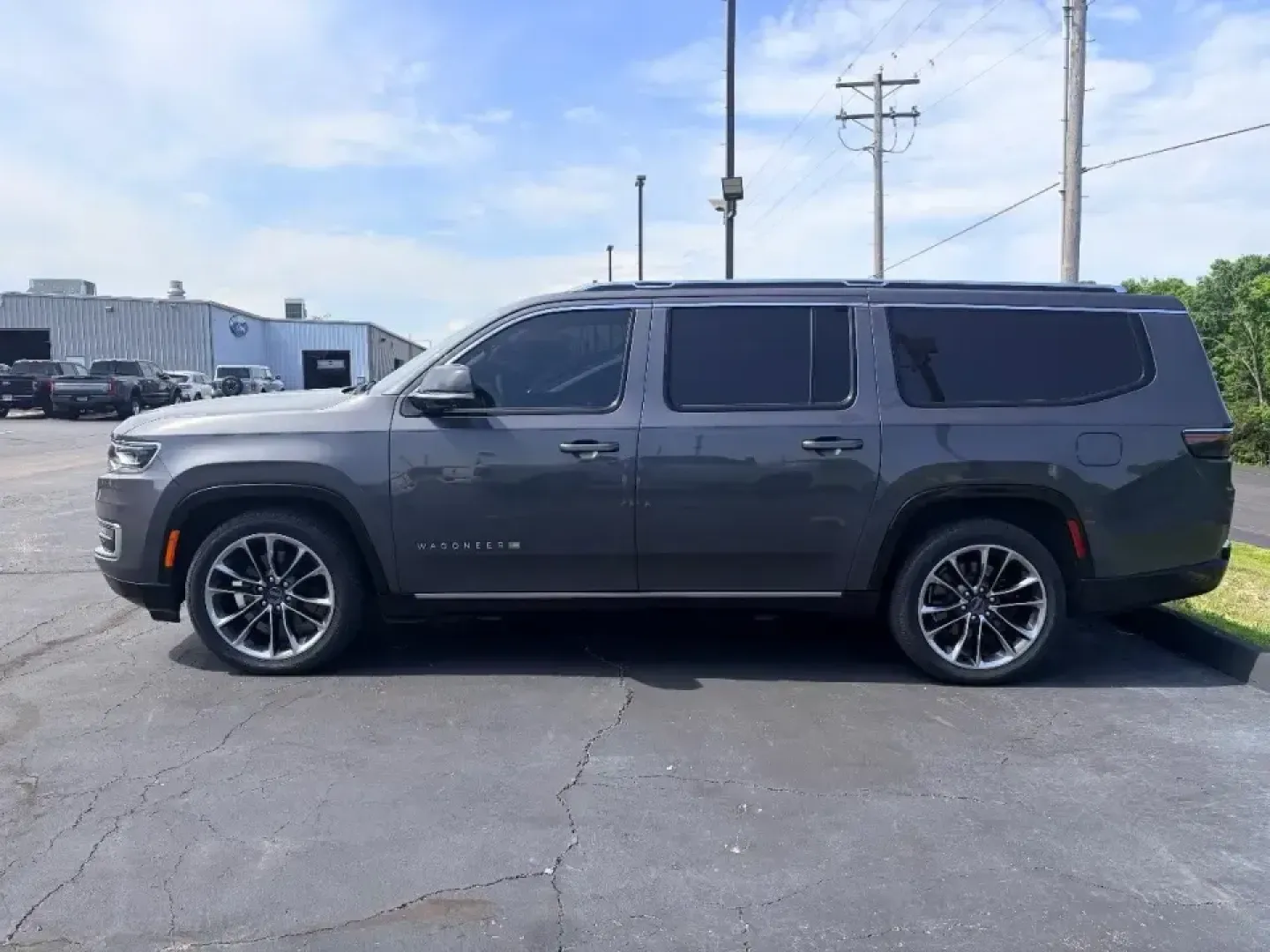 2023 /Black Jeep Wagoneer L Series III (1C4SJSDP4PS) with an 3.0L V6 DOHC 16V engine, Automatic transmission, located at 12830 Highway 21, De Soto, MO, 63020, (636) 337-7777, 38.153099, -90.573624 - If your weekends bounce between kid carpools, Costco runs, and long highway escapes to the lake-or you simply want a full-size SUV that feels ready for anything-this **2023 Jeep Wagoneer L Series III** is built for the lifestyle. With its extended length, confident **Four Wheel Drive**, and a smooth - Photo#2