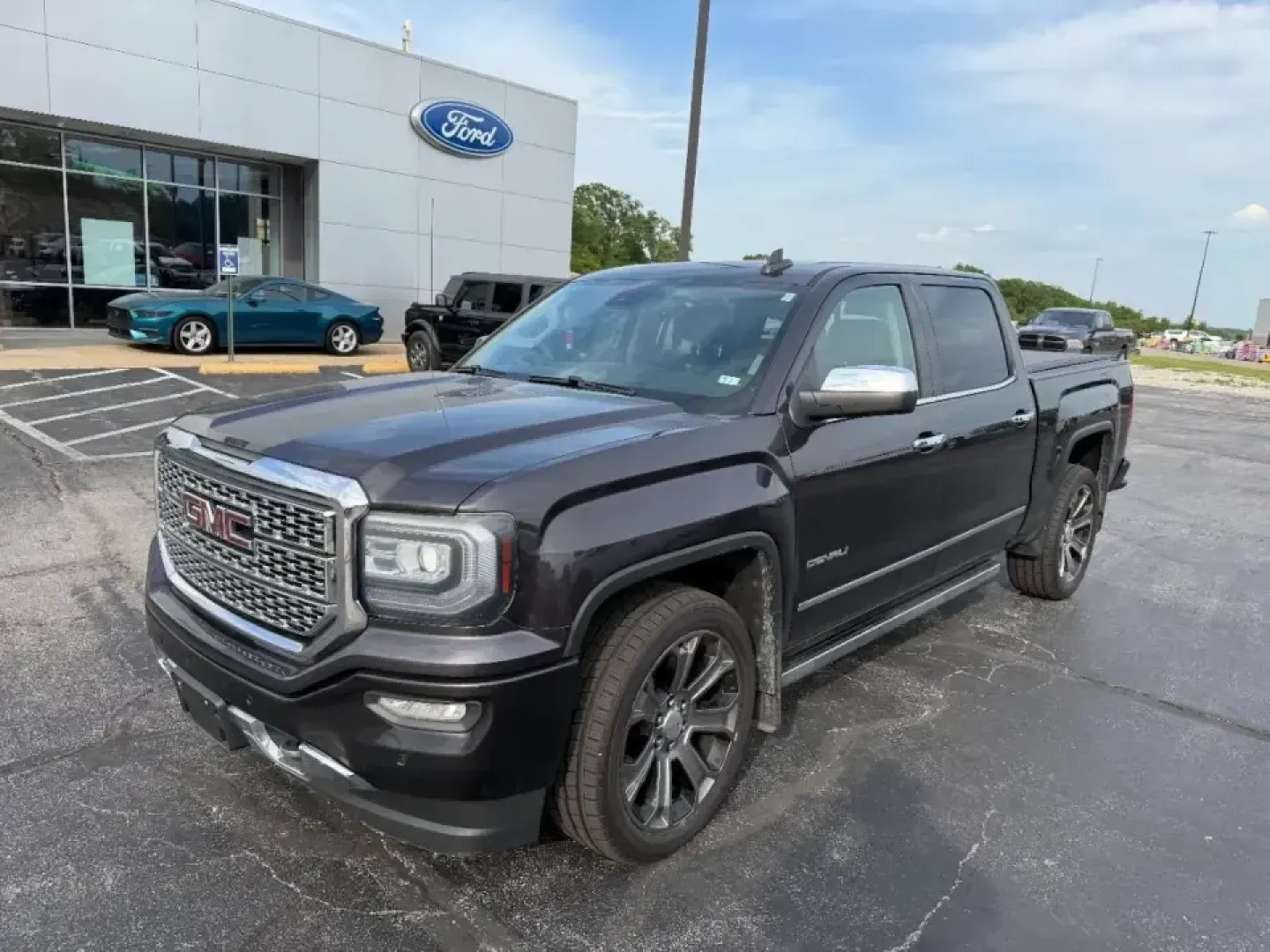 2016 /Black GMC Sierra 1500 Denali (3GTU2PEC9GG) with an 5.3L V8 OHV 16V engine, 6A transmission, located at 12836 Highway 21, De Soto, MO, 63020, (636) 337-7777, 38.151867, -90.575615 - Ready for lake weekends, jobsite demands, and comfortable daily commuting around Jefferson County, this **2016 GMC Sierra 1500 Denali Crew Cab 4WD** fits the lifestyle of drivers who want a premium truck that can handle Missouri backroads and still feel refined on the highway. Whether you're towing - Photo#0