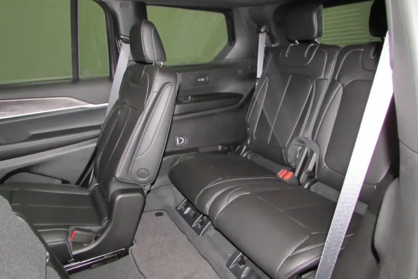 2025 /Global Black Leather Jeep Grand Cherokee L Limited (1C4RJKBG7S8) with an Other engine, located at 12830 Highway 21, De Soto, MO, 63020, (636) 337-7777, 38.153099, -90.573624 - **Elevate Your Family Adventures with the 2025 Jeep Grand Cherokee L Limited in De Soto, MO!**<br /> <br /> Are you ready to take your family adventures to the next level? The 2025 Jeep Grand Cherokee L Limited is more than just an SUV; it's a lifestyle choice designed for those who crave comfort, s - Photo#26