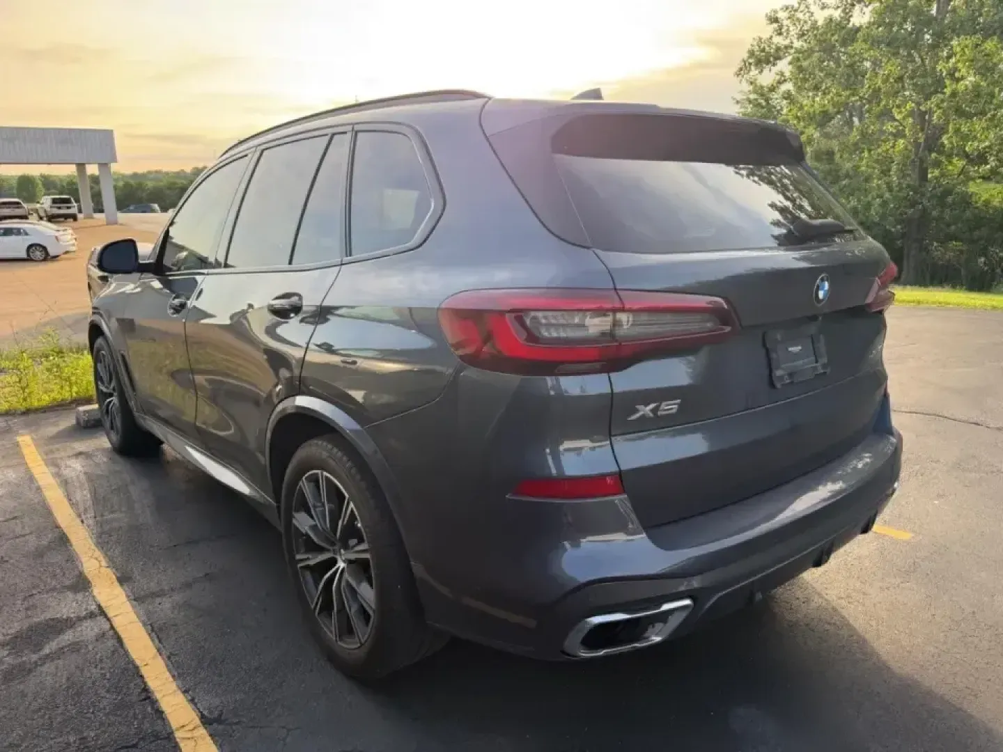 2021 /Coffee Leather BMW X5 xDrive40i (5UXCR6C01M9) with an 3.0L DOHC I-6 24V TwinPower Turbo engine, Automatic transmission, located at 970 Woodlawn Dr., Farmington, MO, 63640, (573) 431-7800, 37.825642, -90.468674 - Picture your next weekend: coffee in hand, the family loaded up, and you're cruising from Farmington to St. Louis with confidence-then turning off for a scenic detour through St. Joe State Park without second-guessing the weather. This **2021 BMW X5 xDrive40i** is the kind of premium SUV that fits r - Photo#2