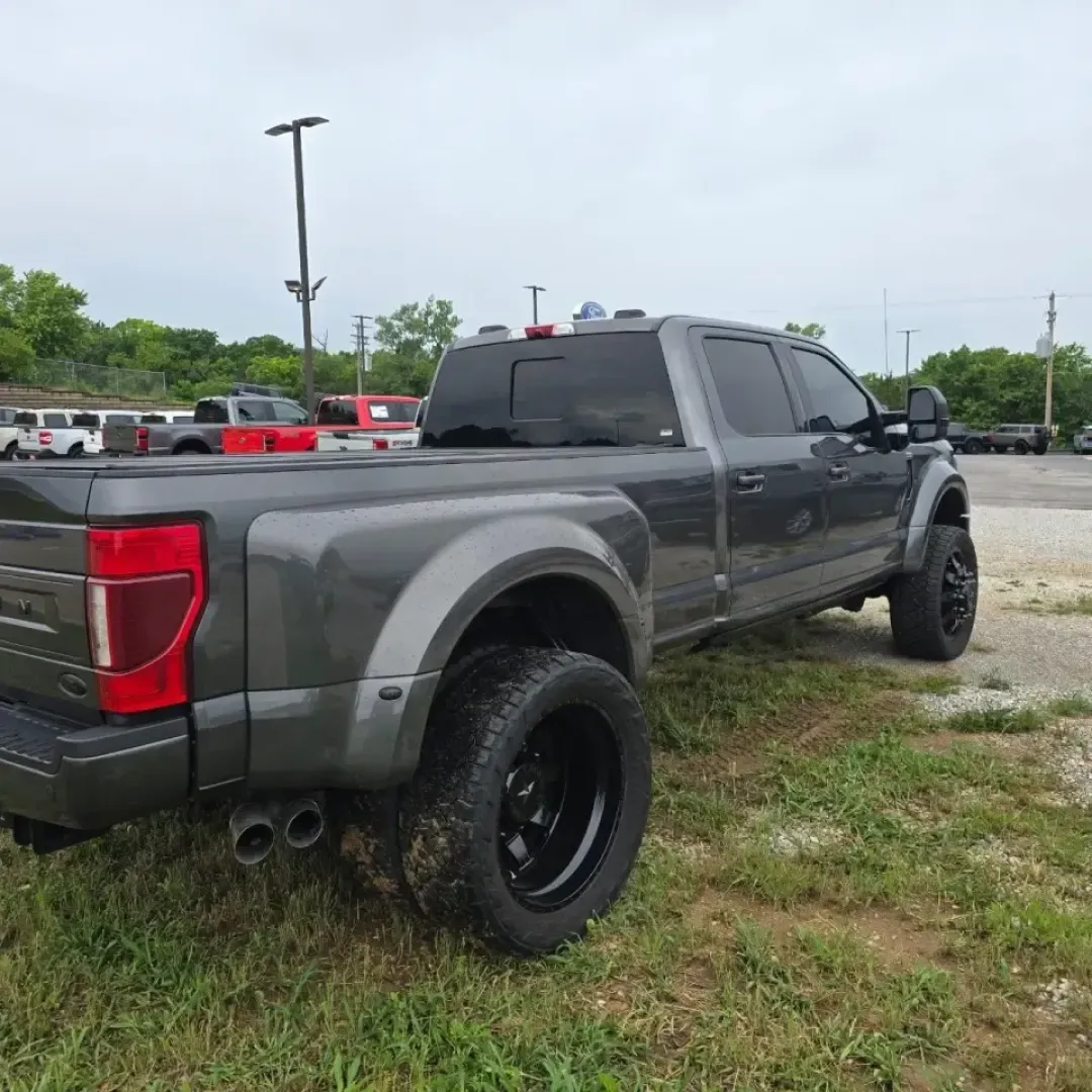2020 /Black Ford F-450SD Platinum DRW (1FT8W4DT7LE) with an 6.7L V8 OHV 16V DIESEL engine, 6A transmission, located at 12836 Highway 21, De Soto, MO, 63020, (636) 337-7777, 38.151867, -90.575615 - When your weekends revolve around hauling, towing, and heading out of De Soto for big projects or bigger adventures, you need a truck that feels like a dependable partner-not a compromise. This **2020 Ford F-450SD Platinum DRW** is built for drivers who want heavy-duty capability with premium comfor - Photo#3