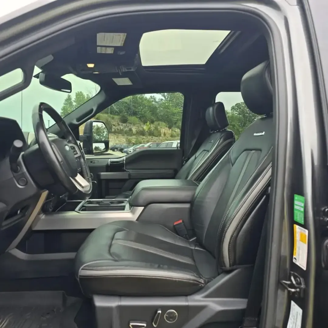 2020 /Black Ford F-450SD Platinum DRW (1FT8W4DT7LE) with an 6.7L V8 OHV 16V DIESEL engine, 6A transmission, located at 12836 Highway 21, De Soto, MO, 63020, (636) 337-7777, 38.151867, -90.575615 - When your weekends revolve around hauling, towing, and heading out of De Soto for big projects or bigger adventures, you need a truck that feels like a dependable partner-not a compromise. This **2020 Ford F-450SD Platinum DRW** is built for drivers who want heavy-duty capability with premium comfor - Photo#5