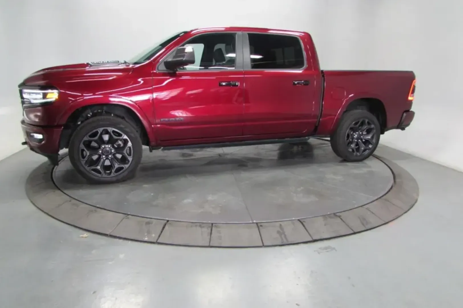 2023 /Black Leather Ram 1500 Limited (1C6SRFHT7PN) with an Other engine, located at 12830 Highway 21, De Soto, MO, 63020, (636) 337-7777, 38.153099, -90.573624 - USED 2023 Ram 1500 Limited from Pettus Chrysler Dodge Jeep Ram De Soto, De Soto MO. - Photo#4