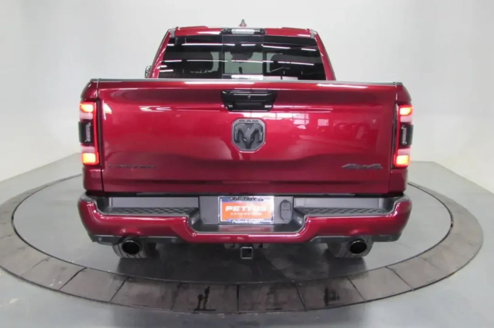 2023 /Black Leather Ram 1500 Limited (1C6SRFHT7PN) with an Other engine, located at 12830 Highway 21, De Soto, MO, 63020, (636) 337-7777, 38.153099, -90.573624 - USED 2023 Ram 1500 Limited from Pettus Chrysler Dodge Jeep Ram De Soto, De Soto MO. - Photo#6