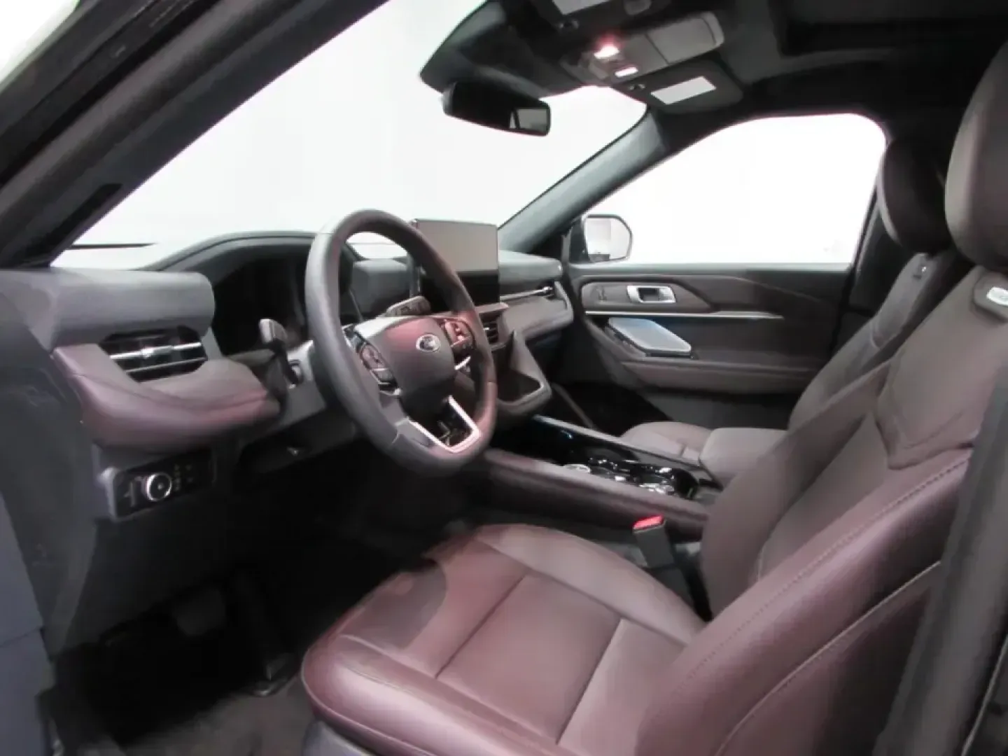 2026 /Mojave Dusk/Onyx Ford Explorer Platinum (1FMUK8HH4TG) with an 2.3L EcoBoost I-4 engine, Automatic transmission, located at 12836 Highway 21, De Soto, MO, 63020, (636) 337-7777, 38.151867, -90.575615 - Whether you're planning family road trips down I-55, tackling school drop-offs in De Soto, or heading out for a weekend escape to nearby parks and trails, the 2026 Ford Explorer Platinum is built to make everyday driving feel like an upgrade. With its confident stance, refined interior, and smart sa - Photo#12