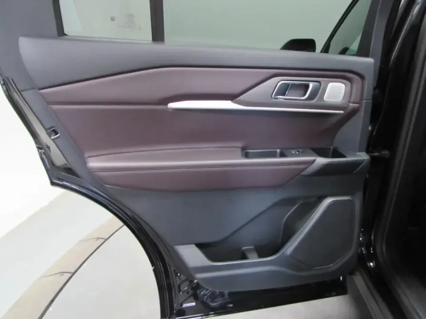 2026 /Mojave Dusk/Onyx Ford Explorer Platinum (1FMUK8HH4TG) with an 2.3L EcoBoost I-4 engine, Automatic transmission, located at 12836 Highway 21, De Soto, MO, 63020, (636) 337-7777, 38.151867, -90.575615 - Whether you're planning family road trips down I-55, tackling school drop-offs in De Soto, or heading out for a weekend escape to nearby parks and trails, the 2026 Ford Explorer Platinum is built to make everyday driving feel like an upgrade. With its confident stance, refined interior, and smart sa - Photo#13