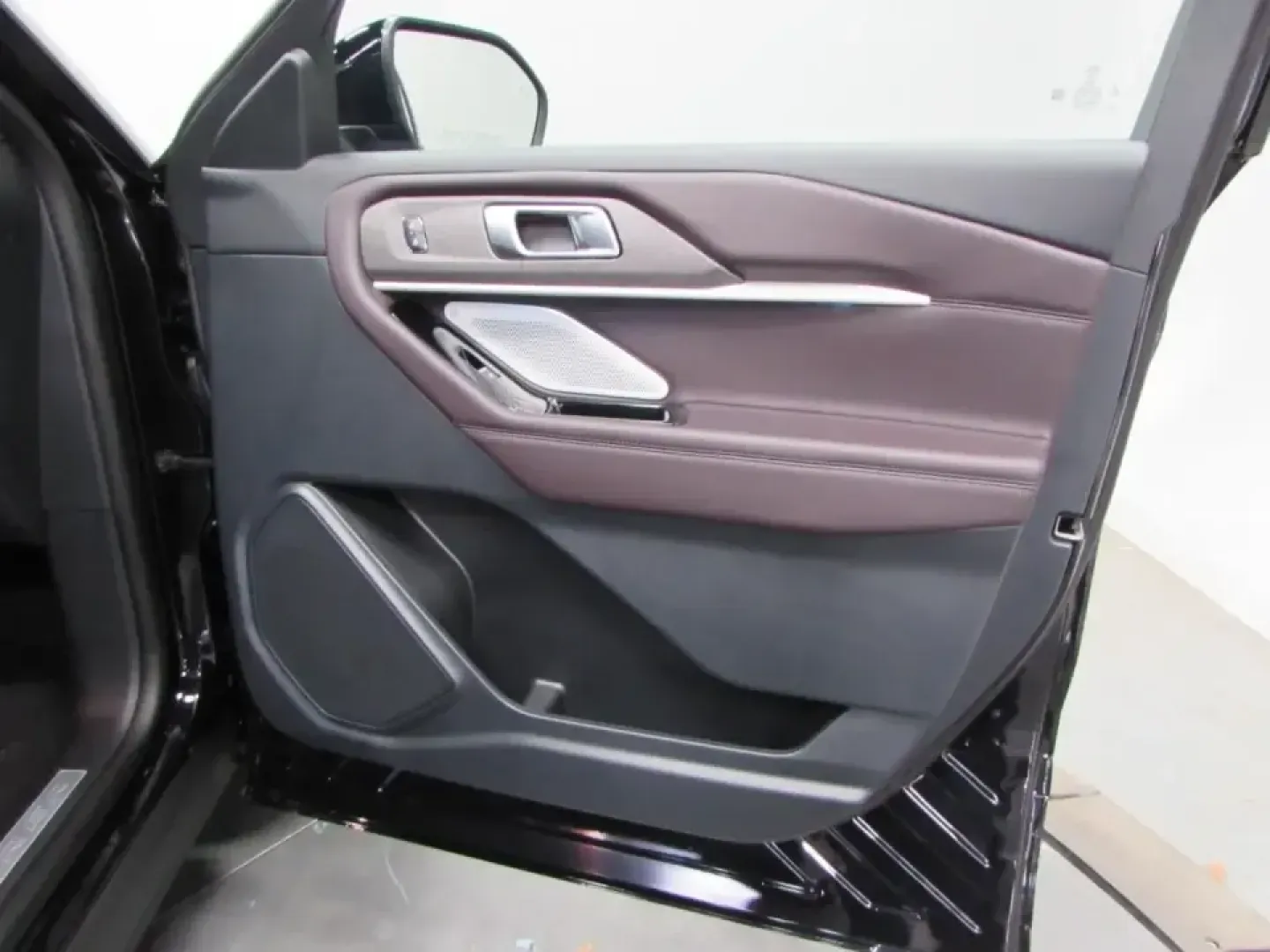 2026 /Mojave Dusk/Onyx Ford Explorer Platinum (1FMUK8HH4TG) with an 2.3L EcoBoost I-4 engine, Automatic transmission, located at 12836 Highway 21, De Soto, MO, 63020, (636) 337-7777, 38.151867, -90.575615 - Whether you're planning family road trips down I-55, tackling school drop-offs in De Soto, or heading out for a weekend escape to nearby parks and trails, the 2026 Ford Explorer Platinum is built to make everyday driving feel like an upgrade. With its confident stance, refined interior, and smart sa - Photo#16