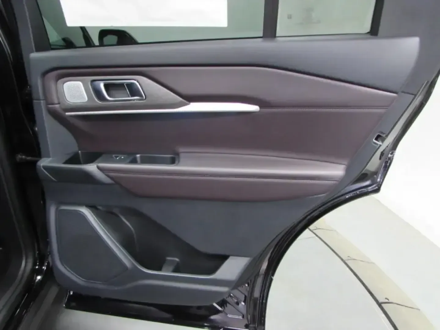 2026 /Mojave Dusk/Onyx Ford Explorer Platinum (1FMUK8HH4TG) with an 2.3L EcoBoost I-4 engine, Automatic transmission, located at 12836 Highway 21, De Soto, MO, 63020, (636) 337-7777, 38.151867, -90.575615 - Whether you're planning family road trips down I-55, tackling school drop-offs in De Soto, or heading out for a weekend escape to nearby parks and trails, the 2026 Ford Explorer Platinum is built to make everyday driving feel like an upgrade. With its confident stance, refined interior, and smart sa - Photo#18