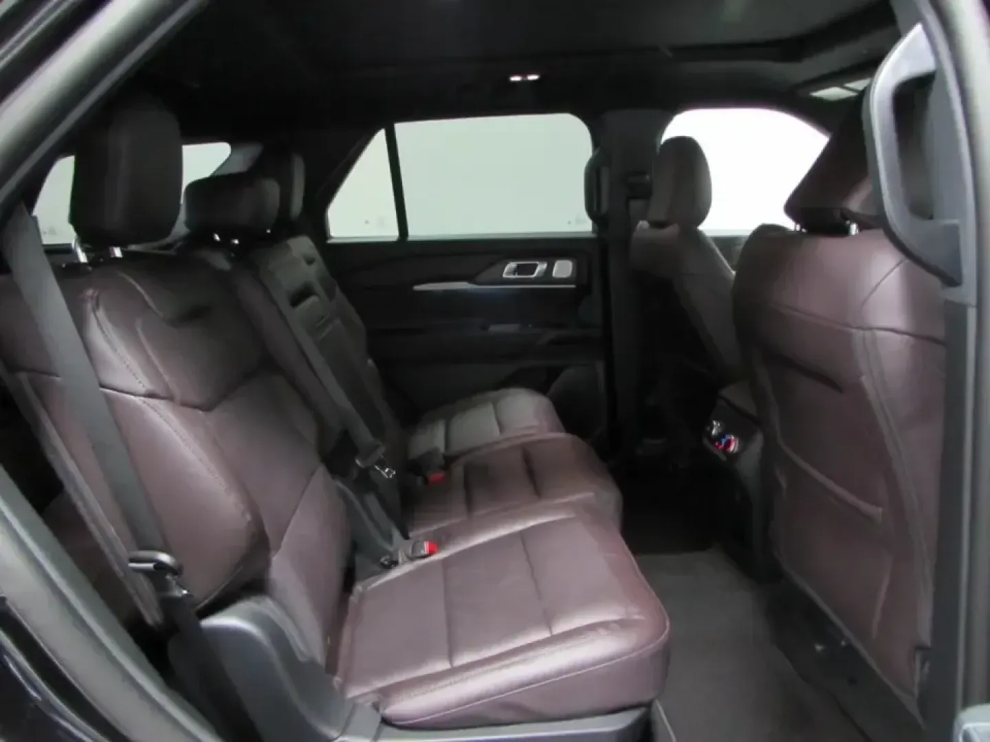 2026 /Mojave Dusk/Onyx Ford Explorer Platinum (1FMUK8HH4TG) with an 2.3L EcoBoost I-4 engine, Automatic transmission, located at 12836 Highway 21, De Soto, MO, 63020, (636) 337-7777, 38.151867, -90.575615 - Whether you're planning family road trips down I-55, tackling school drop-offs in De Soto, or heading out for a weekend escape to nearby parks and trails, the 2026 Ford Explorer Platinum is built to make everyday driving feel like an upgrade. With its confident stance, refined interior, and smart sa - Photo#19