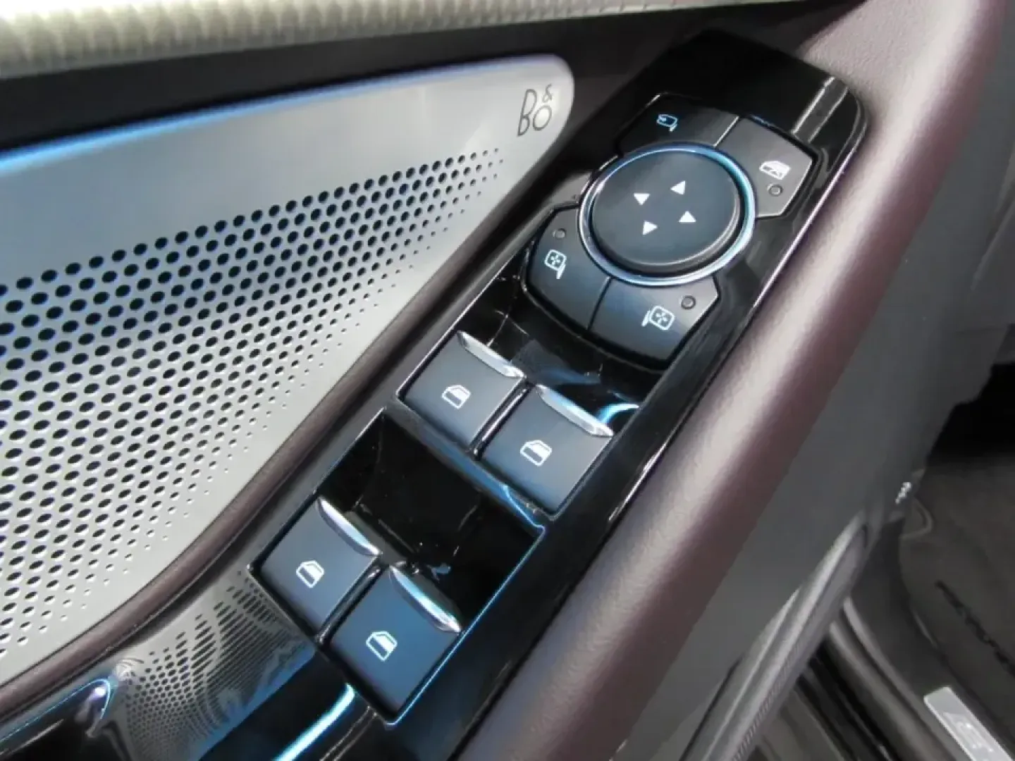 2026 /Mojave Dusk/Onyx Ford Explorer Platinum (1FMUK8HH4TG) with an 2.3L EcoBoost I-4 engine, Automatic transmission, located at 12836 Highway 21, De Soto, MO, 63020, (636) 337-7777, 38.151867, -90.575615 - Whether you're planning family road trips down I-55, tackling school drop-offs in De Soto, or heading out for a weekend escape to nearby parks and trails, the 2026 Ford Explorer Platinum is built to make everyday driving feel like an upgrade. With its confident stance, refined interior, and smart sa - Photo#21