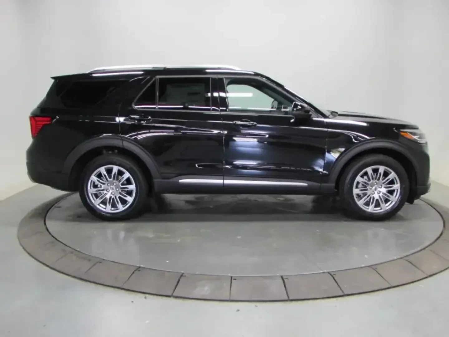 2026 /Mojave Dusk/Onyx Ford Explorer Platinum (1FMUK8HH4TG) with an 2.3L EcoBoost I-4 engine, Automatic transmission, located at 12836 Highway 21, De Soto, MO, 63020, (636) 337-7777, 38.151867, -90.575615 - Whether you're planning family road trips down I-55, tackling school drop-offs in De Soto, or heading out for a weekend escape to nearby parks and trails, the 2026 Ford Explorer Platinum is built to make everyday driving feel like an upgrade. With its confident stance, refined interior, and smart sa - Photo#7
