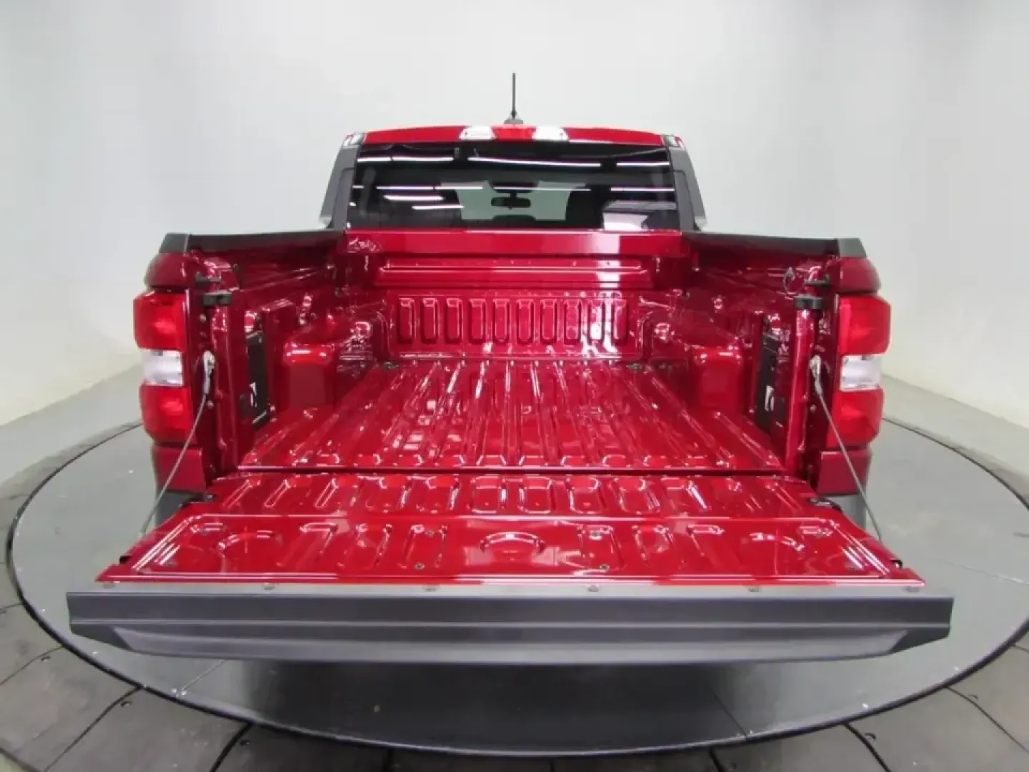 2026 /Navy Pier/Aspen Gray Ford Maverick XLT (3FTTW8J39TR) with an 2.5L Hybrid engine, CVT transmission, located at 12836 Highway 21, De Soto, MO, 63020, (636) 337-7777, 38.151867, -90.575615 - Ready for the kind of truck that fits real life in De Soto-weekday commutes down MO-21, school drop-offs, and weekend runs to Washington State Park or a tailgate at a local event-without asking you to choose between efficiency and capability? This 2026 Ford Maverick XLT Hybrid AWD is built for drive - Photo#10
